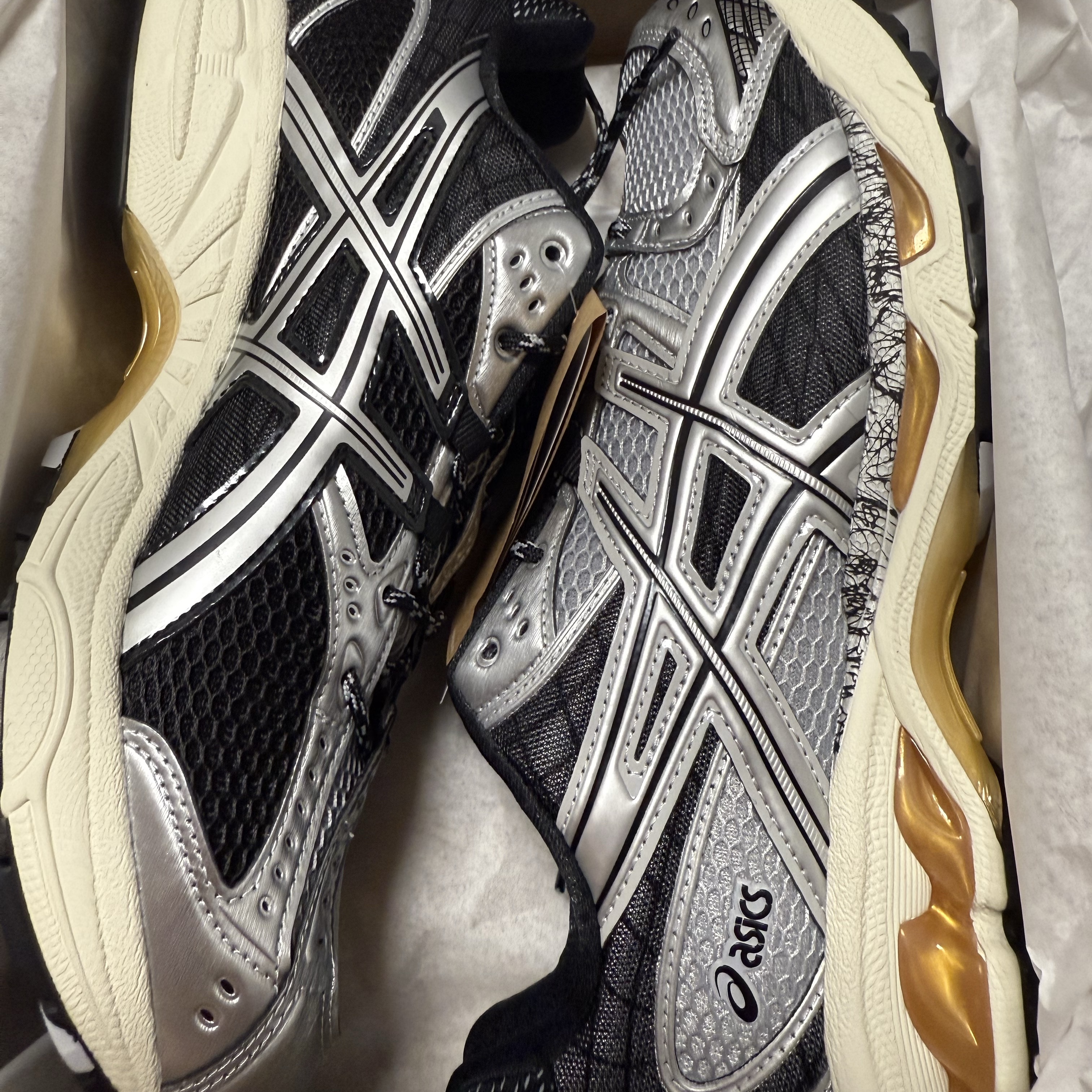 Asics Gel-Nimbus 10.1 Piedmont Grey Pure Silver 착용 스타일 - 1