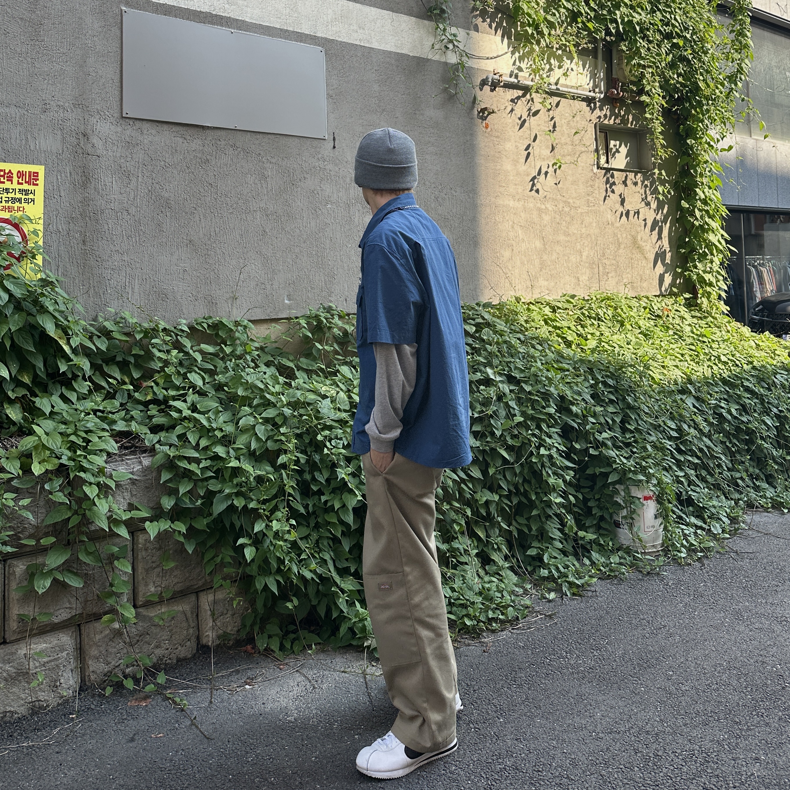 Nike Cortez White Black, Dickies Loose Fit Double Knee Work Pants Khaki 착용 스타일 - 3