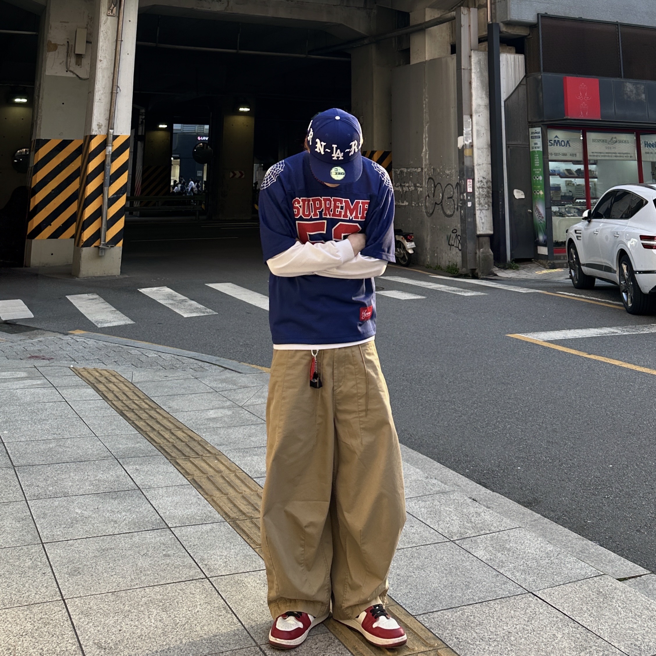 Supreme Spiderweb Football Jersey Navy - 24SS, Needles H.D. Military Pants Khaki 착용 스타일 - 2