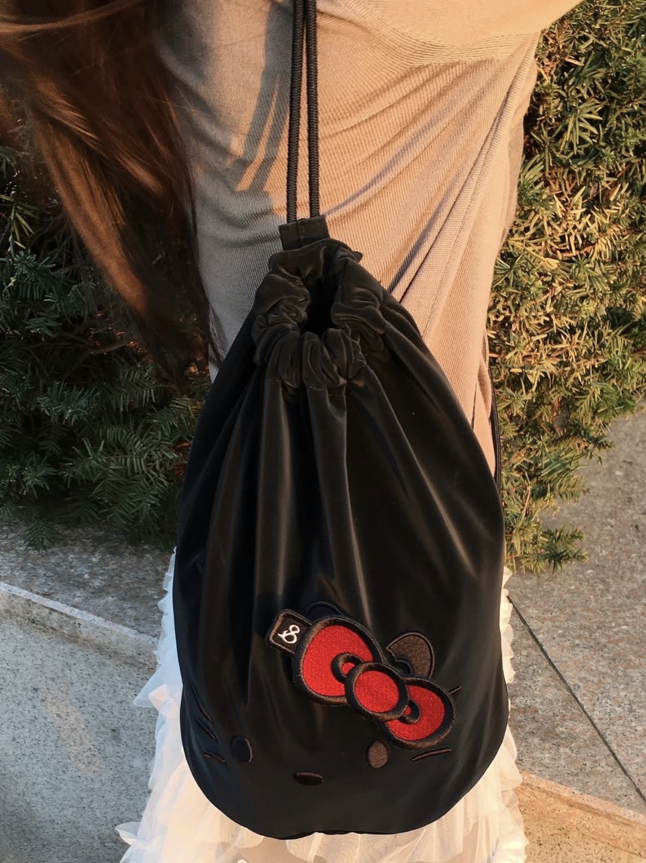 Joseph&Stacey Haze String Backpack Hello Kitty Black 착용 스타일 - 1