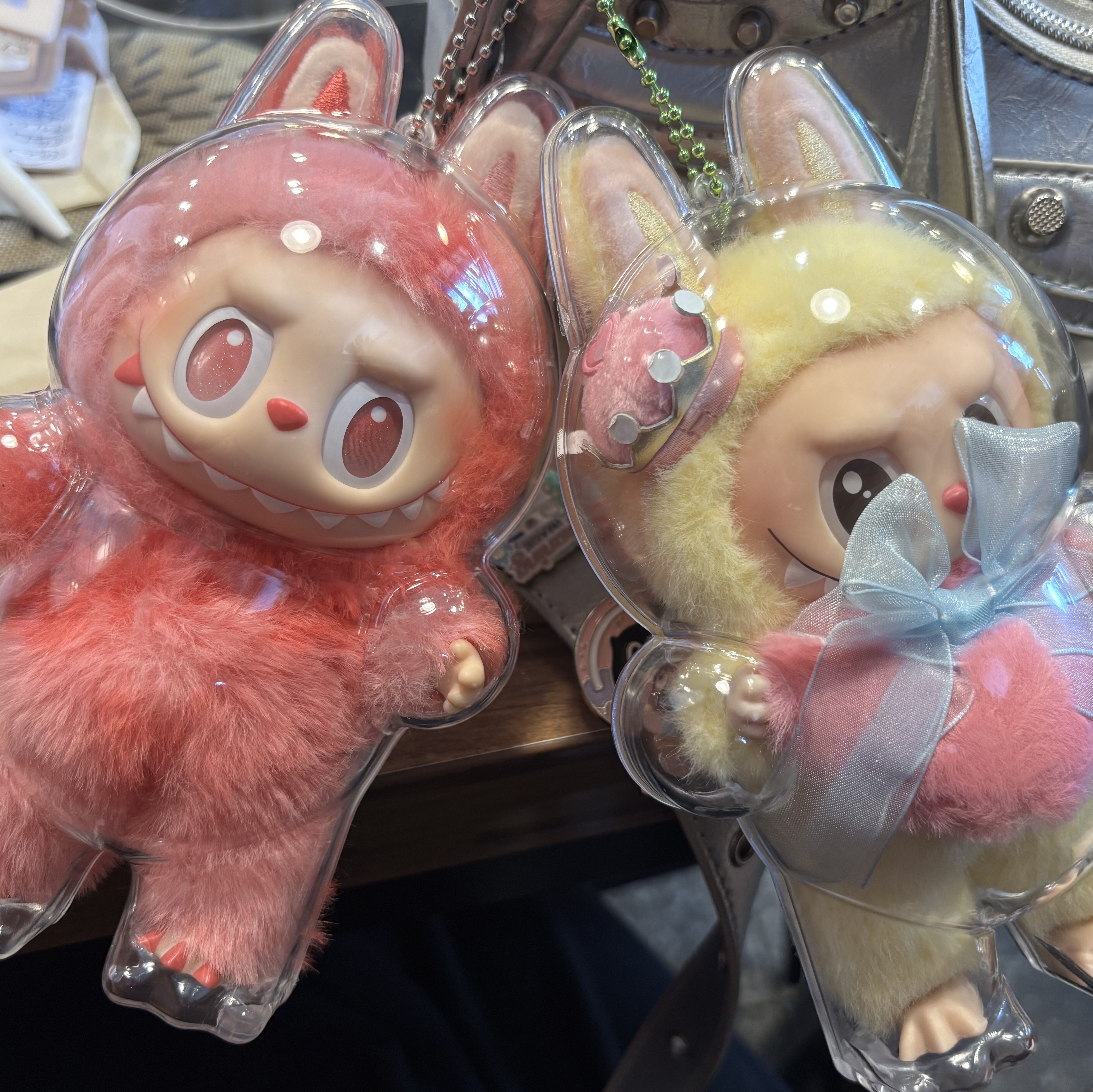 Pop Mart Labubu The Monsters Highlight Series Love Keyring (Opened Case), Pop Mart The Monsters Checkmate Series Plush Keyring 착용 스타일