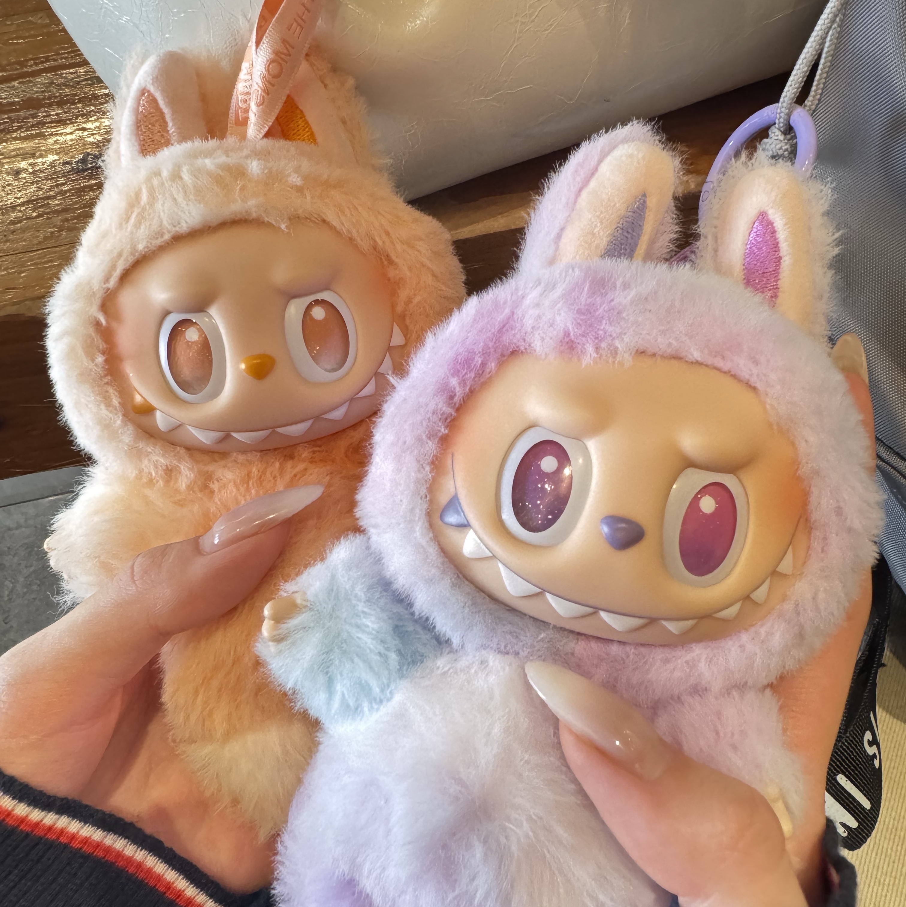 Pop Mart Labubu The Monsters Highlight Series Luck Keyring (Opened Case), Pop Mart Labubu The Monsters Highlight Series Happiness Keyring (Opened Case) 착용 스타일 - 3