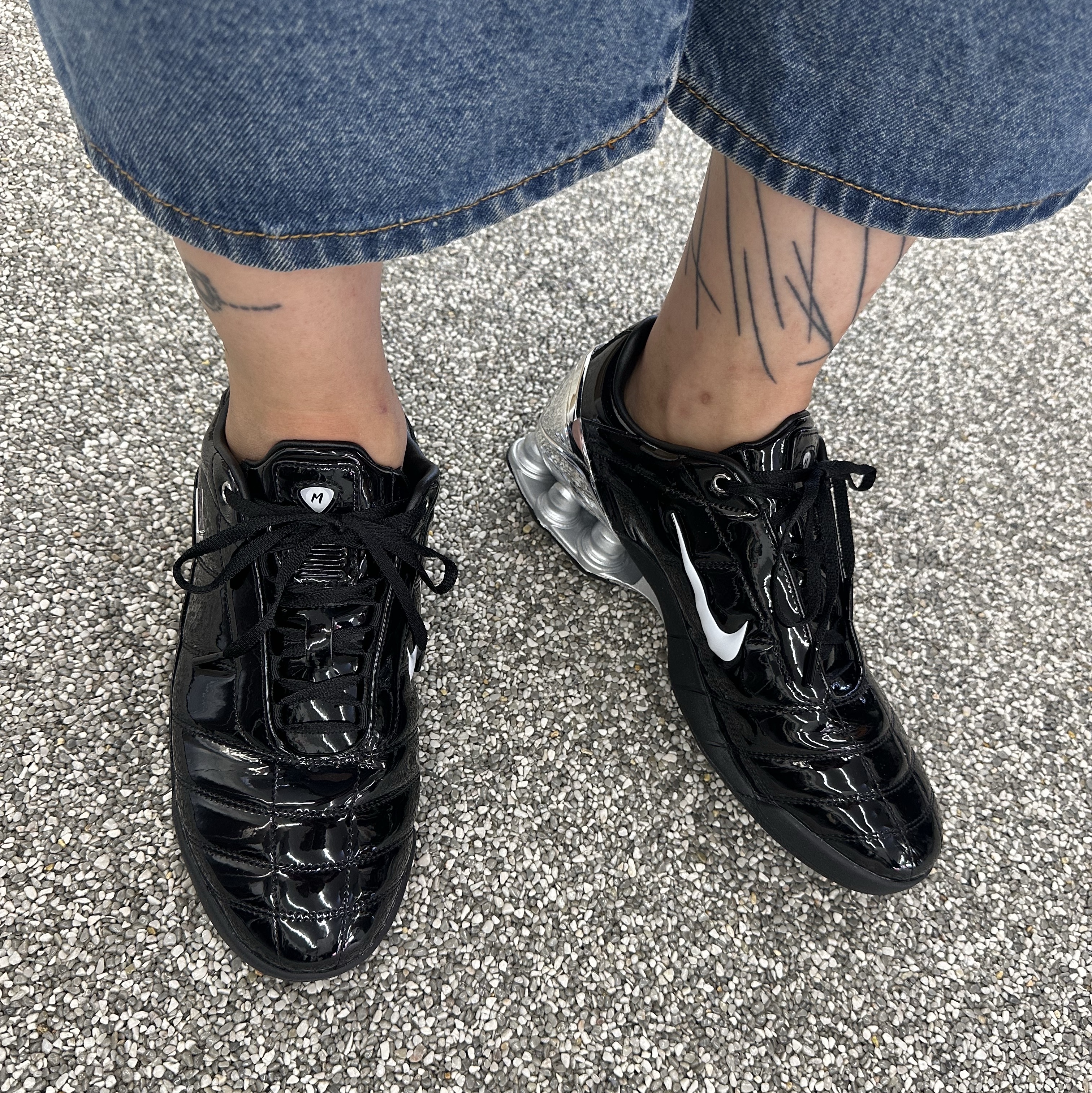(W) Nike x Maha Amsterdam Total 90 Shox Magia Black and Metallic Silver 착용 스타일