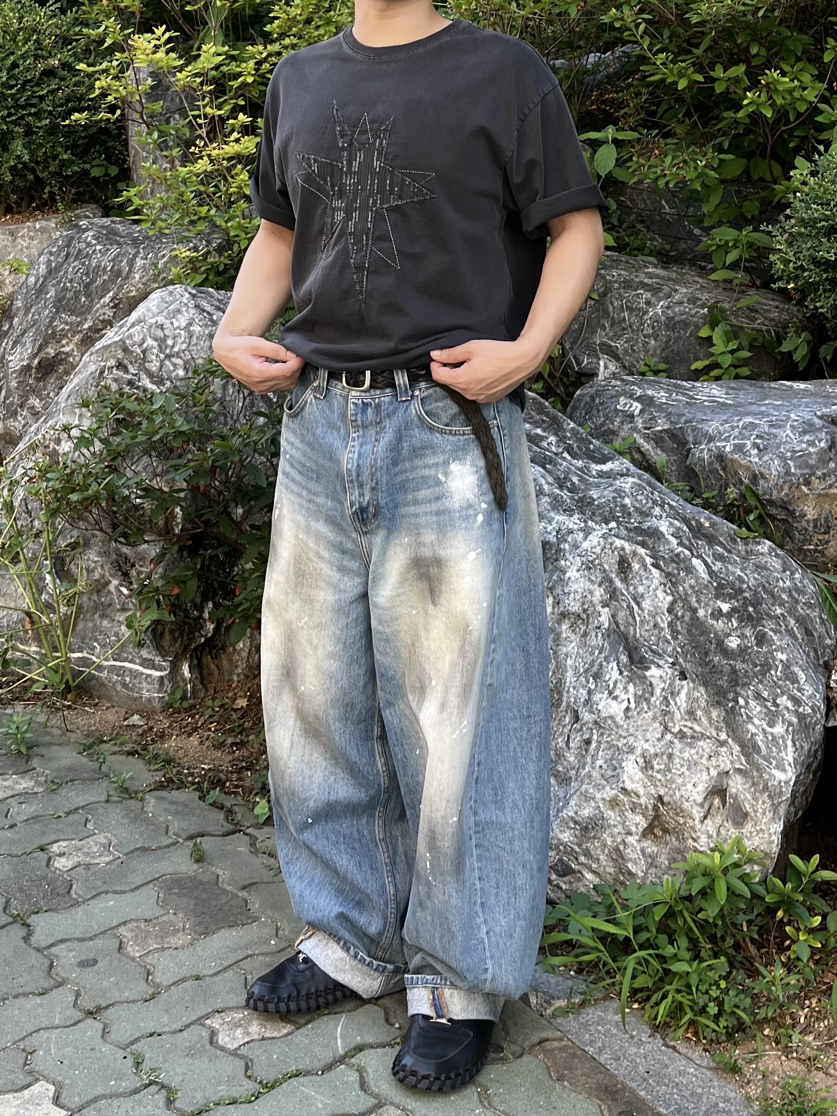 noun Wide Curved Denim Pants Painting Blue, Nike x Jacquemus J Force 1 Low LX SP Black 착용 스타일 - 2
