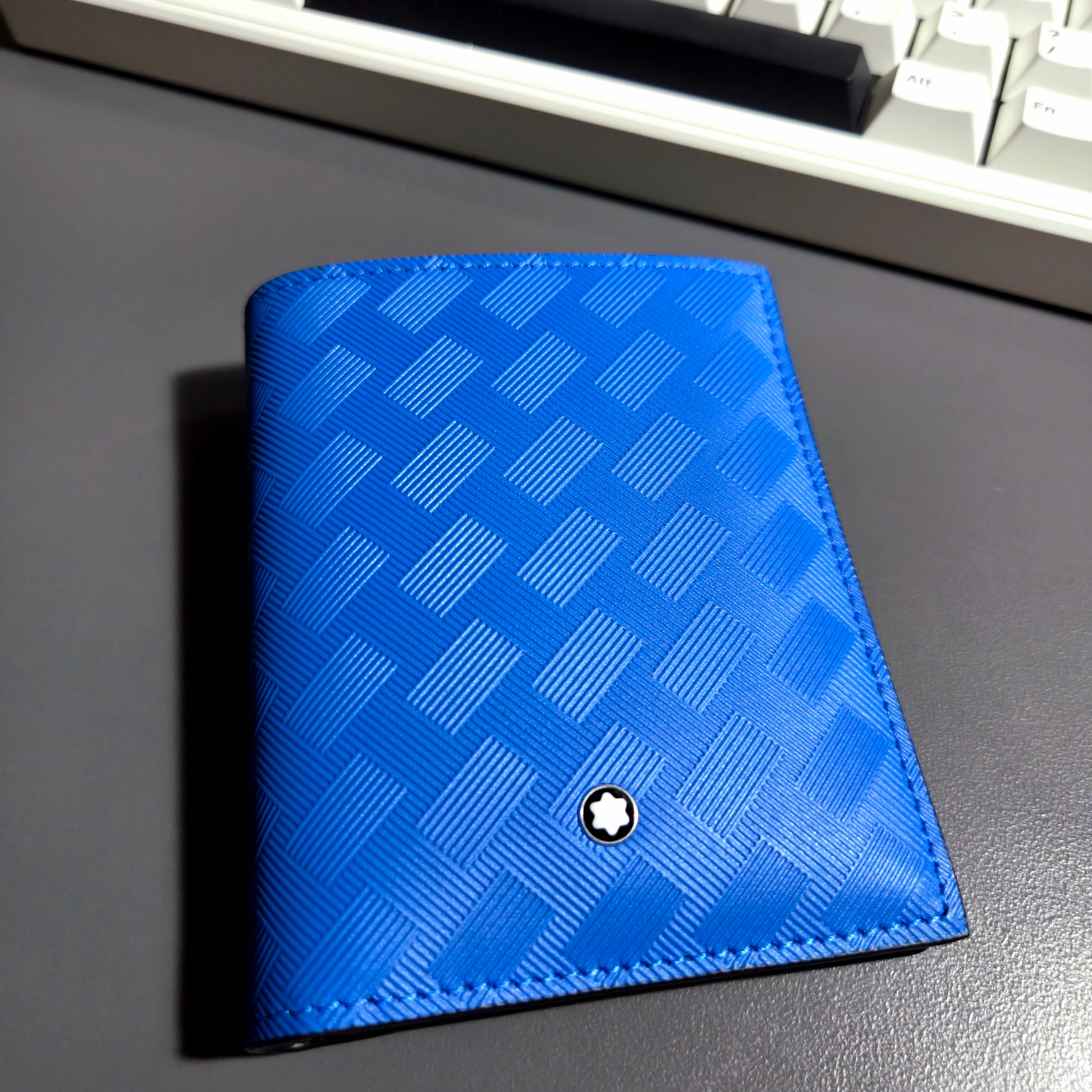 Montblanc Extreme 3.0 Compact Wallet 6cc Atlantic Blue 착용 스타일 - 1