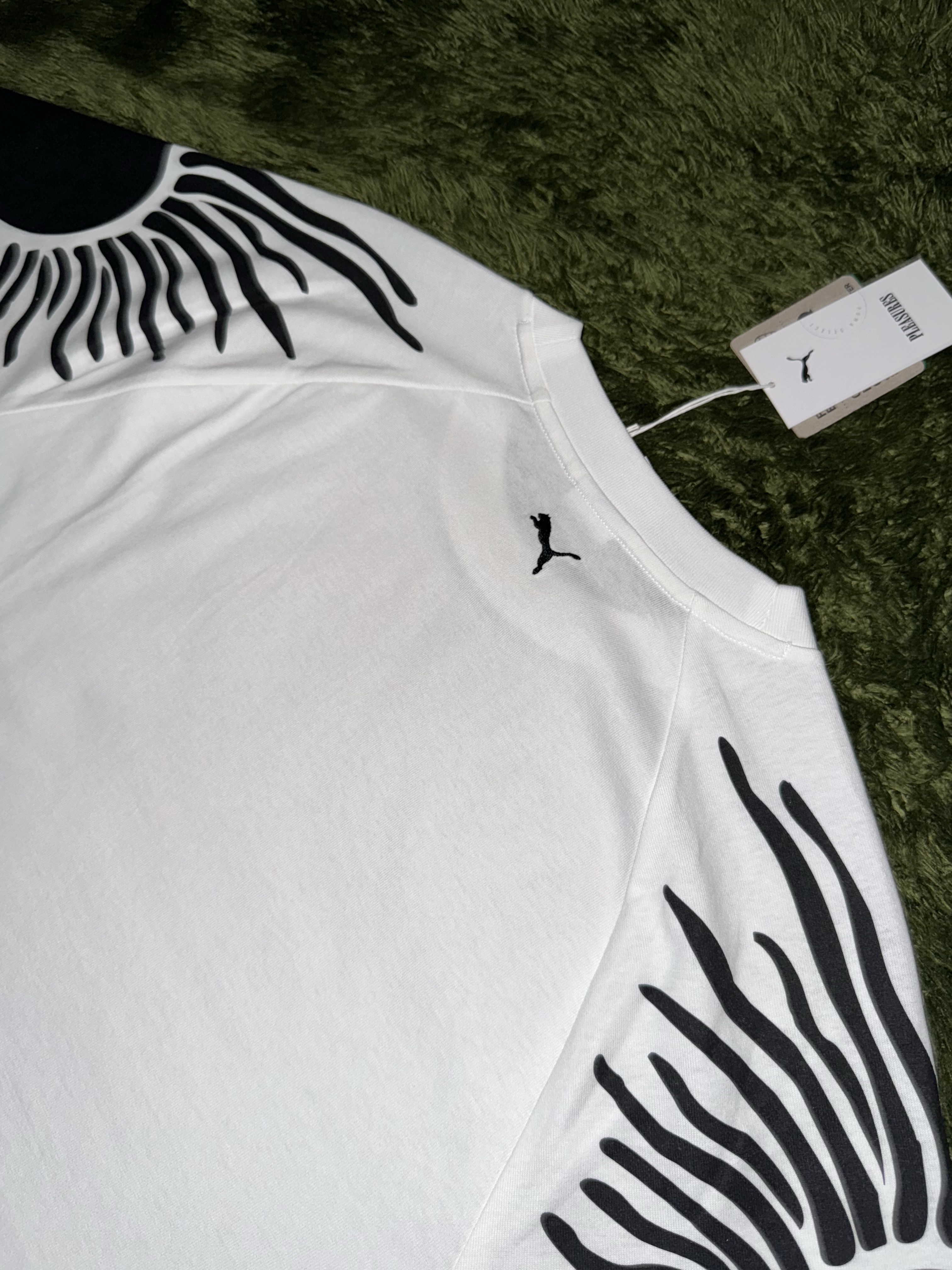 Puma x Pleasures Sun Graphic T-shirt White 착용 스타일 - 7