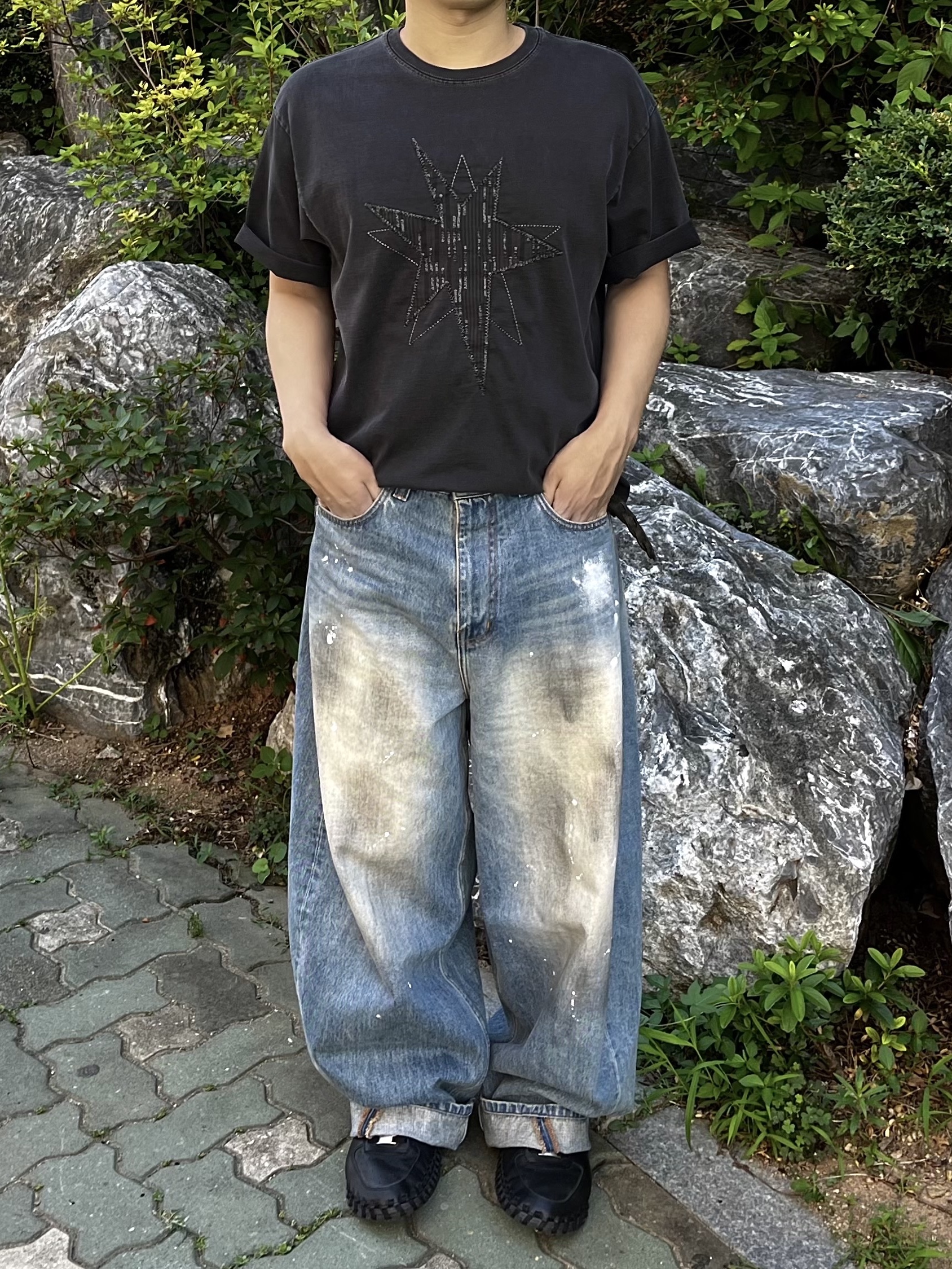 noun Wide Curved Denim Pants Painting Blue, Nike x Jacquemus J Force 1 Low LX SP Black 착용 스타일 - 1