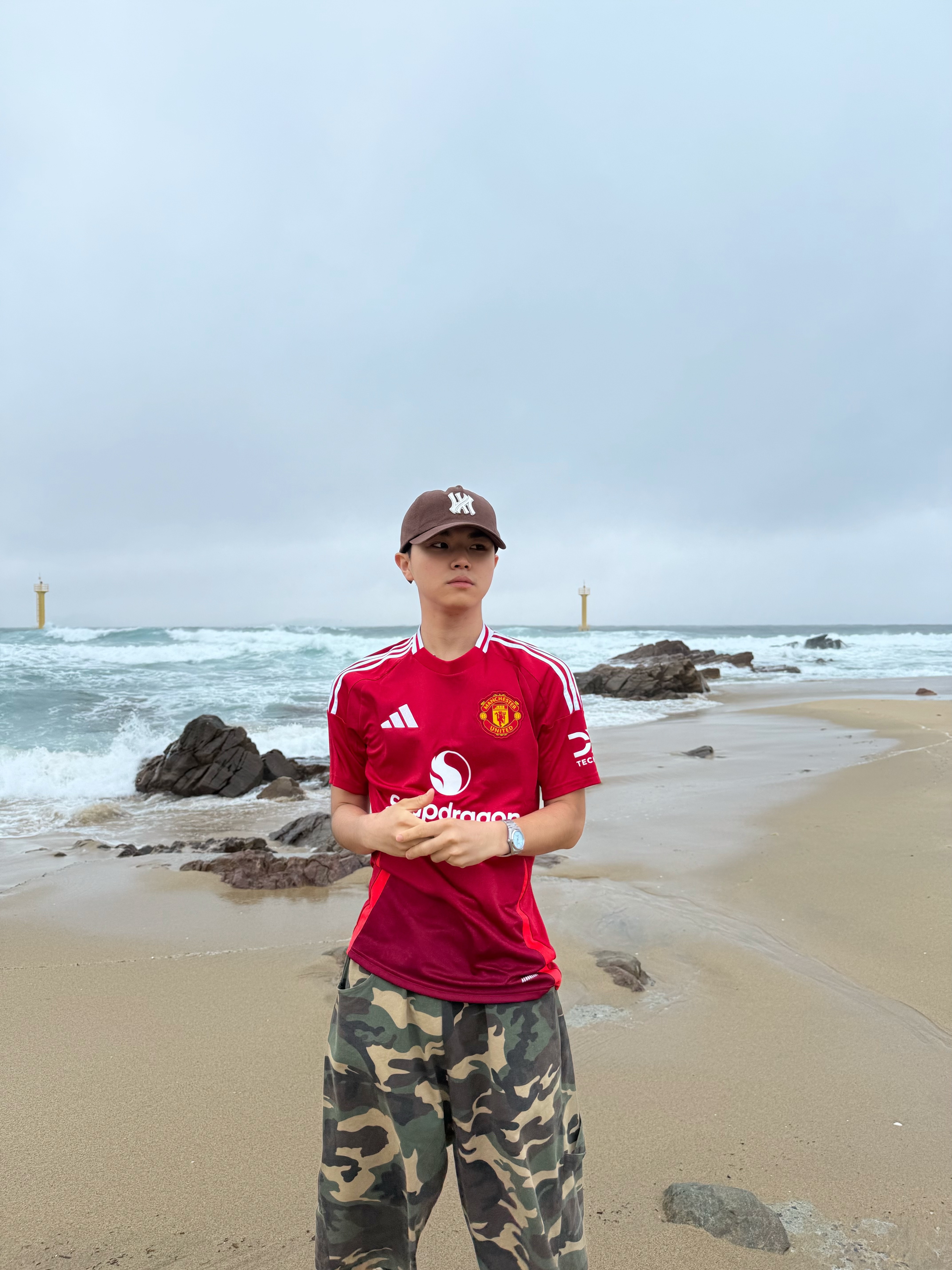 Adidas Manchester United 2024/25 Home Jersey Manchester United FC Red - KR Sizing (Non Marking Ver.), [더블적립]Farfromwhat Far Patch Logo Cap Brown 착용 스타일 - 1