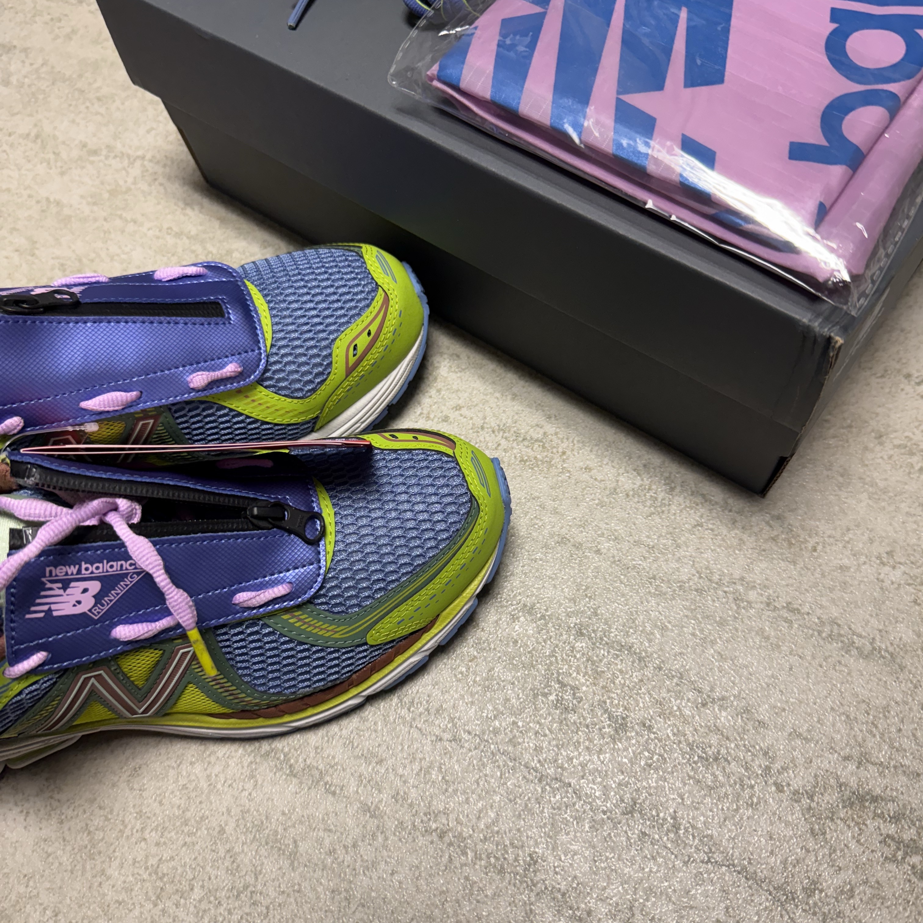 New Balance x Up There 860v2 Blue 착용 스타일 - 2