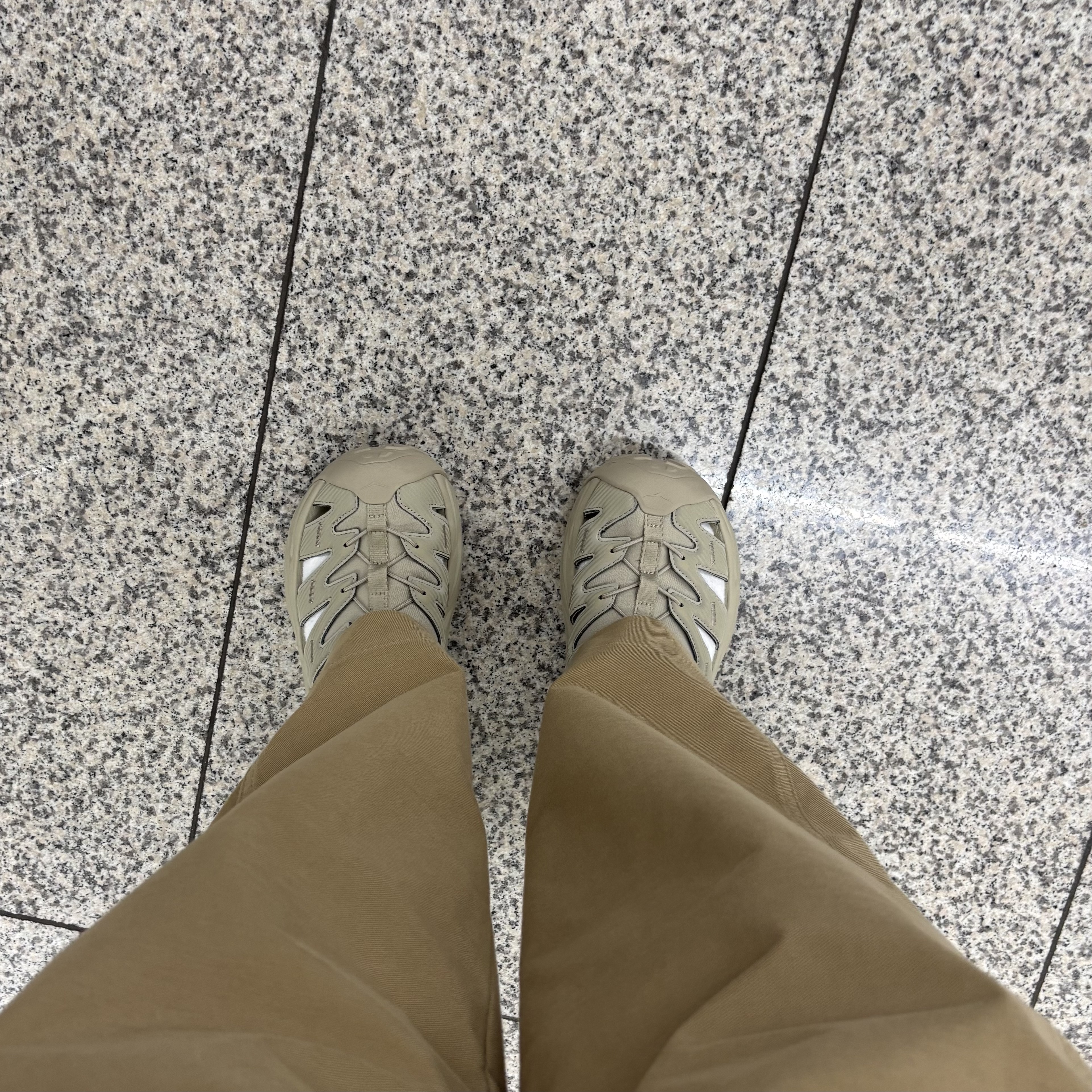 Hoka Hopara Oxford Tan 착용 스타일