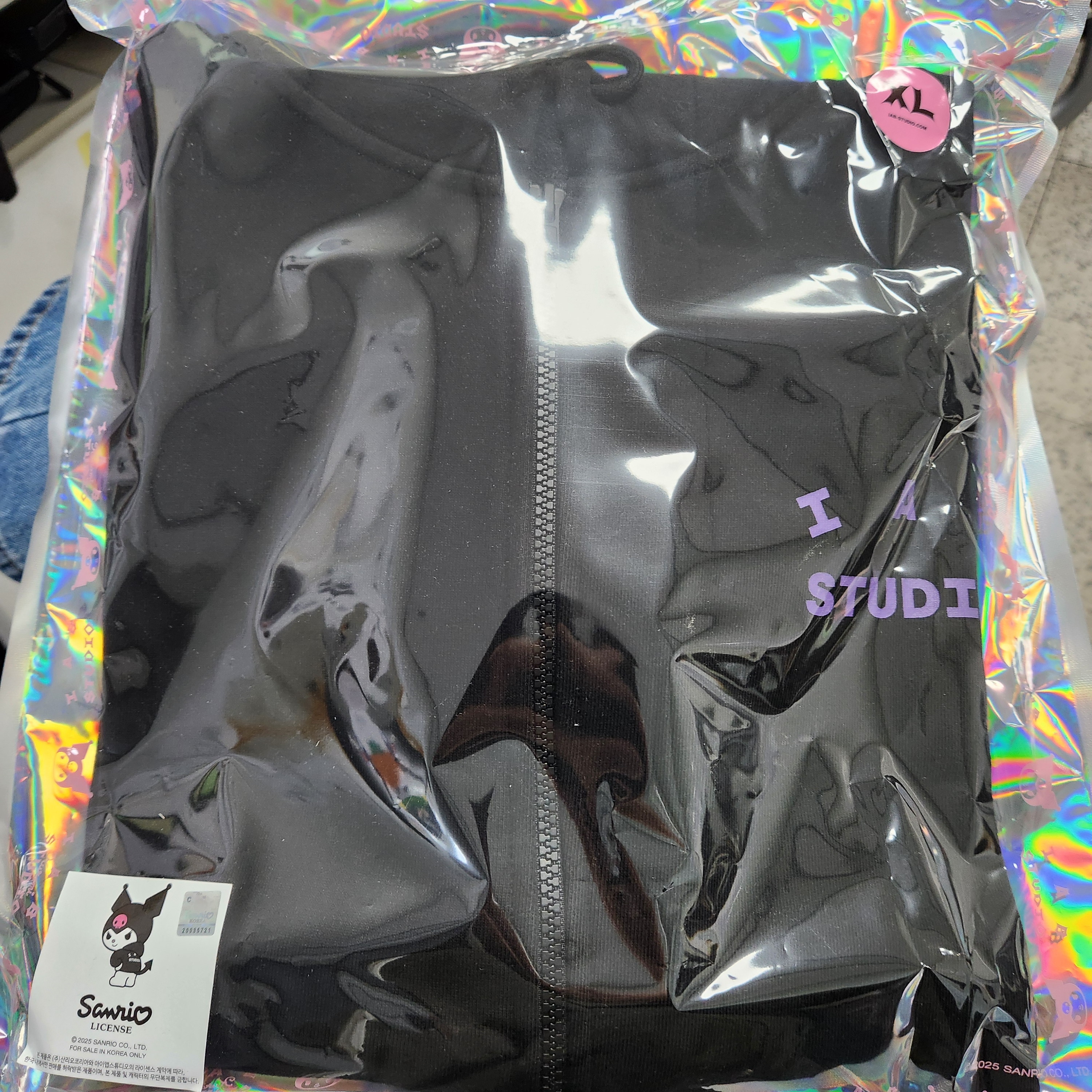 IAB Studio Kuromi Zip-Up Hoodie Black 착용 스타일