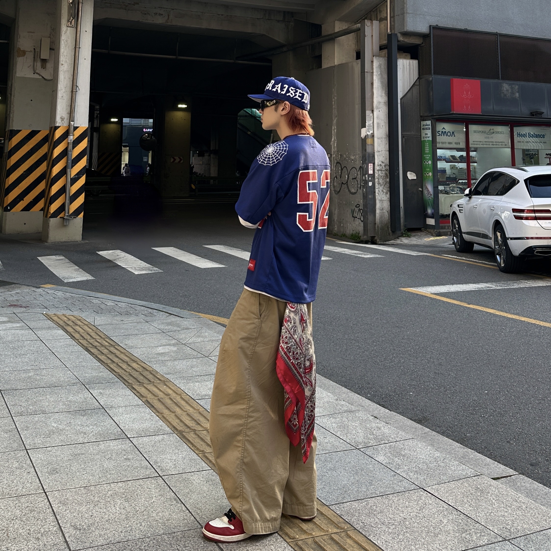 Supreme Spiderweb Football Jersey Navy - 24SS, Needles H.D. Military Pants Khaki 착용 스타일 - 3