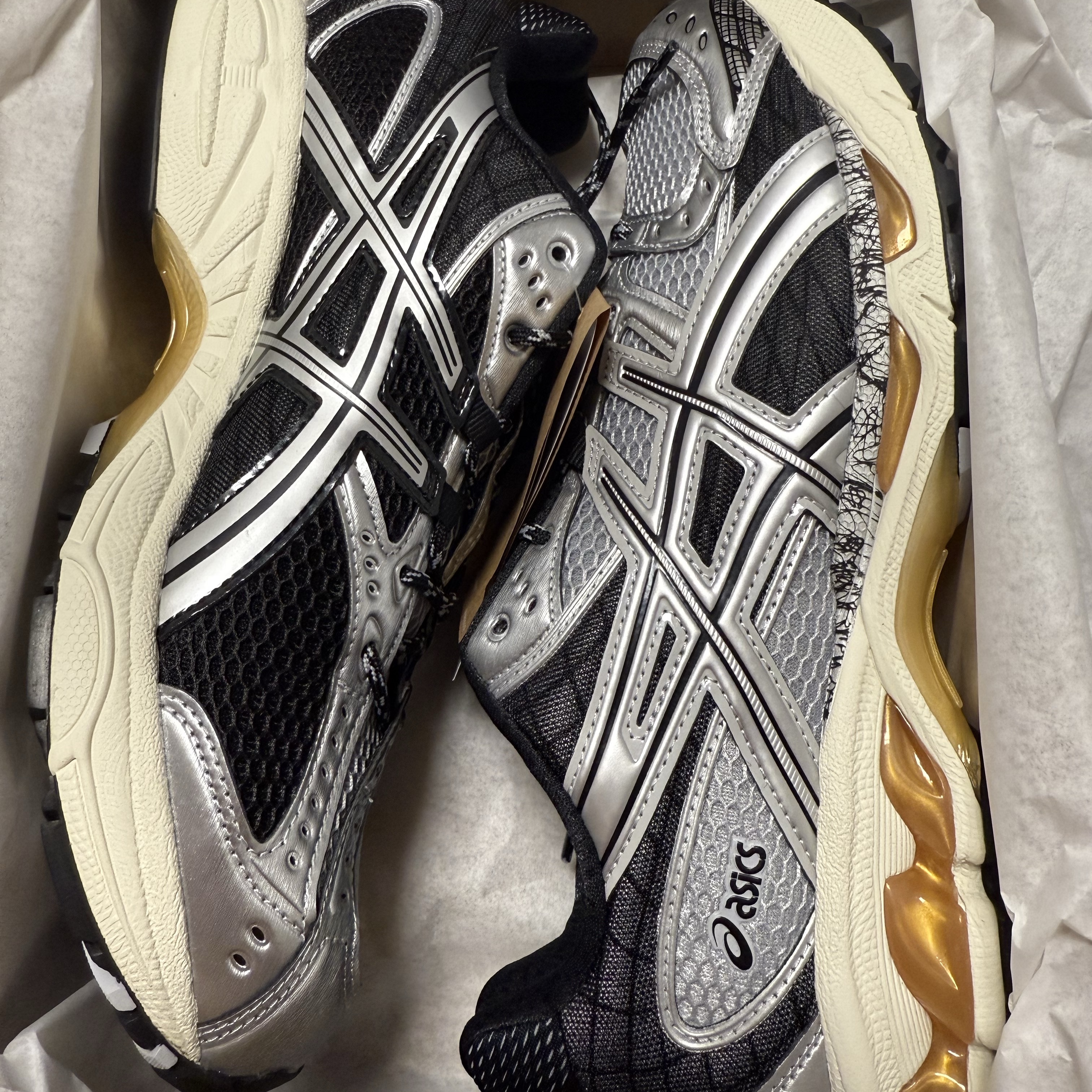 Asics Gel-Nimbus 10.1 Piedmont Grey Pure Silver 착용 스타일 - 2