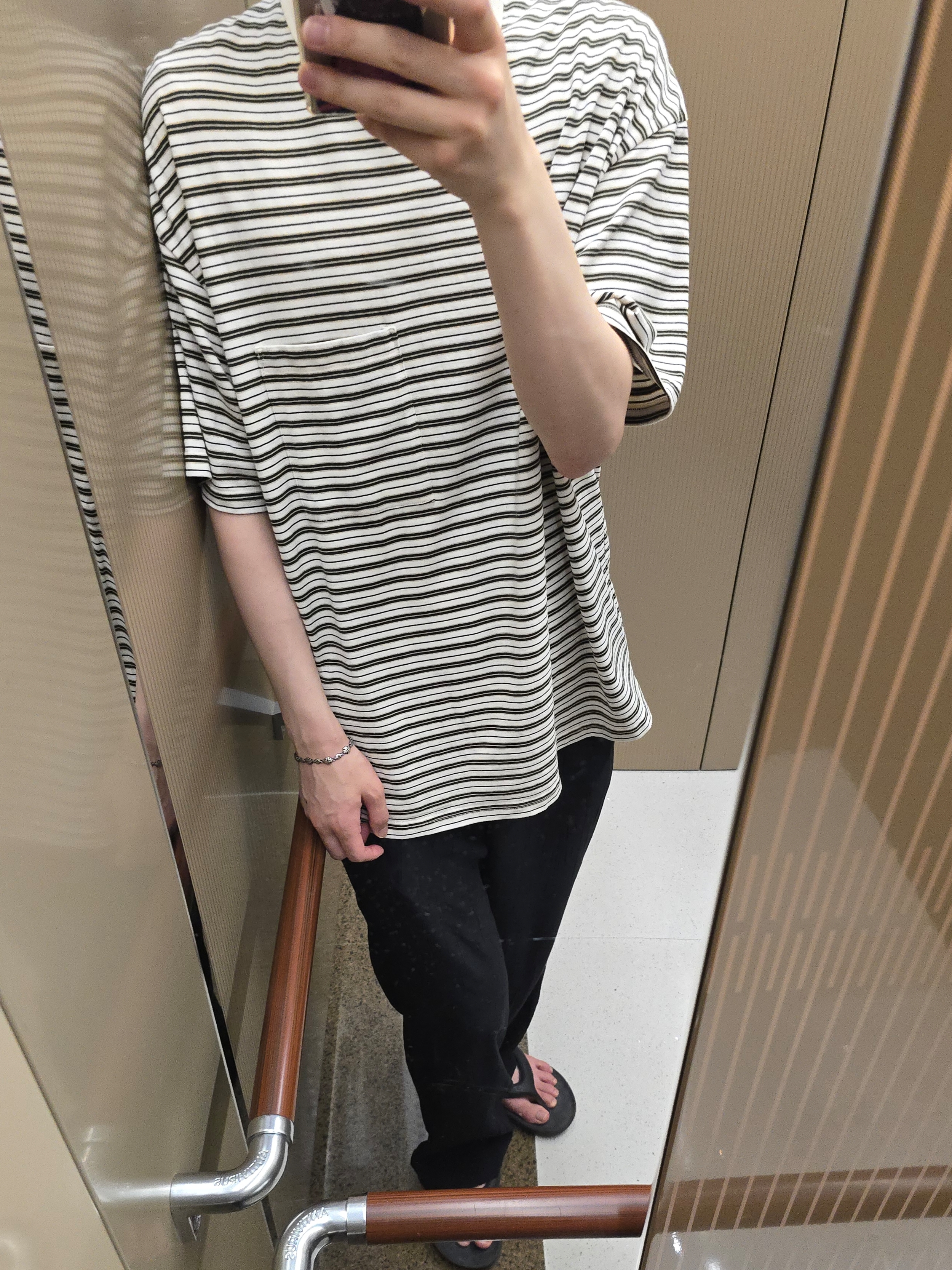 New Balance x Taw&Toe Flip Flop Black 착용 스타일