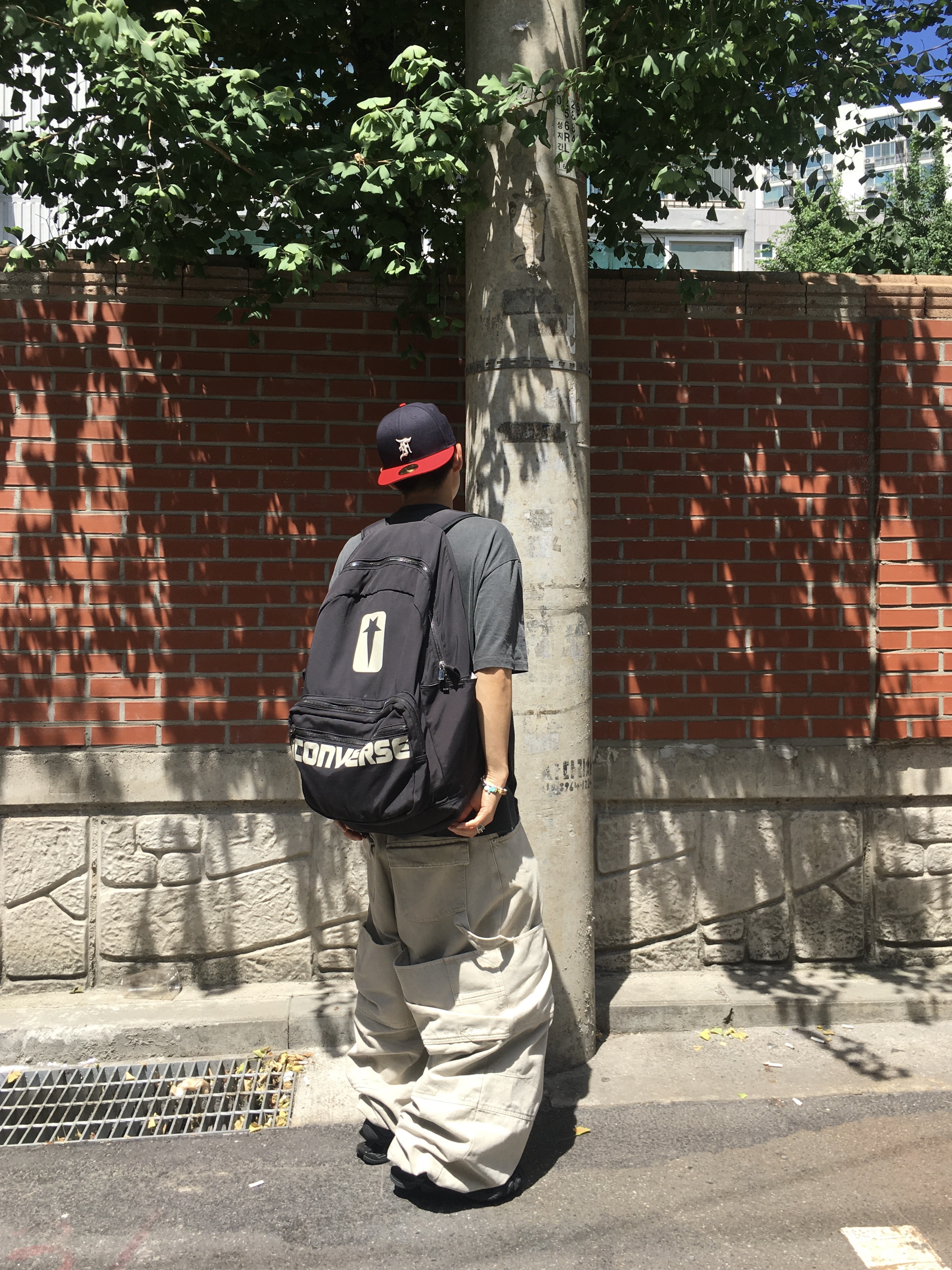 Converse x Drkshdw Oversized Backpack Black 착용 스타일