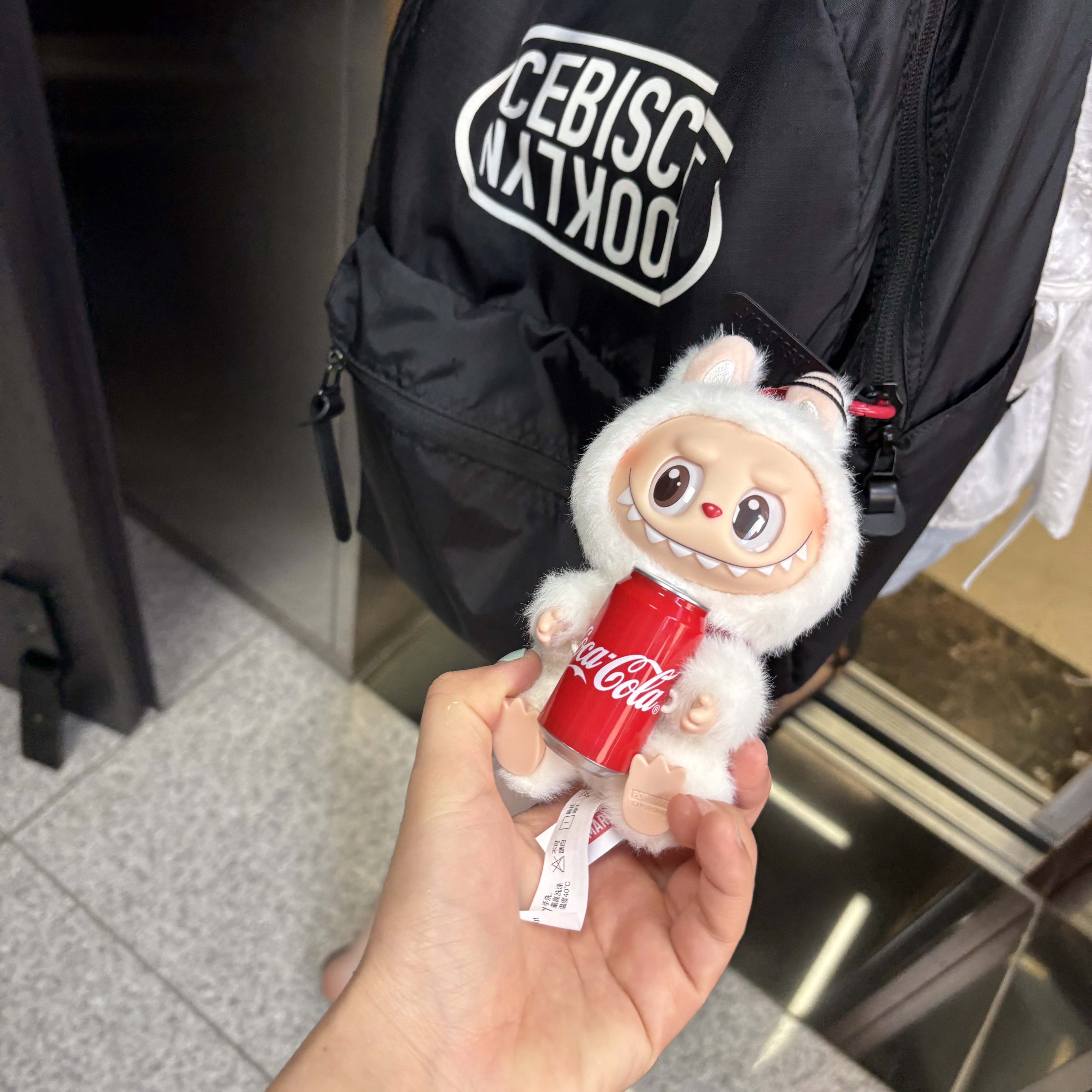 Pop Mart Labubu Coca Cola Series Happy Factor Keyring (Opened Case) 착용 스타일