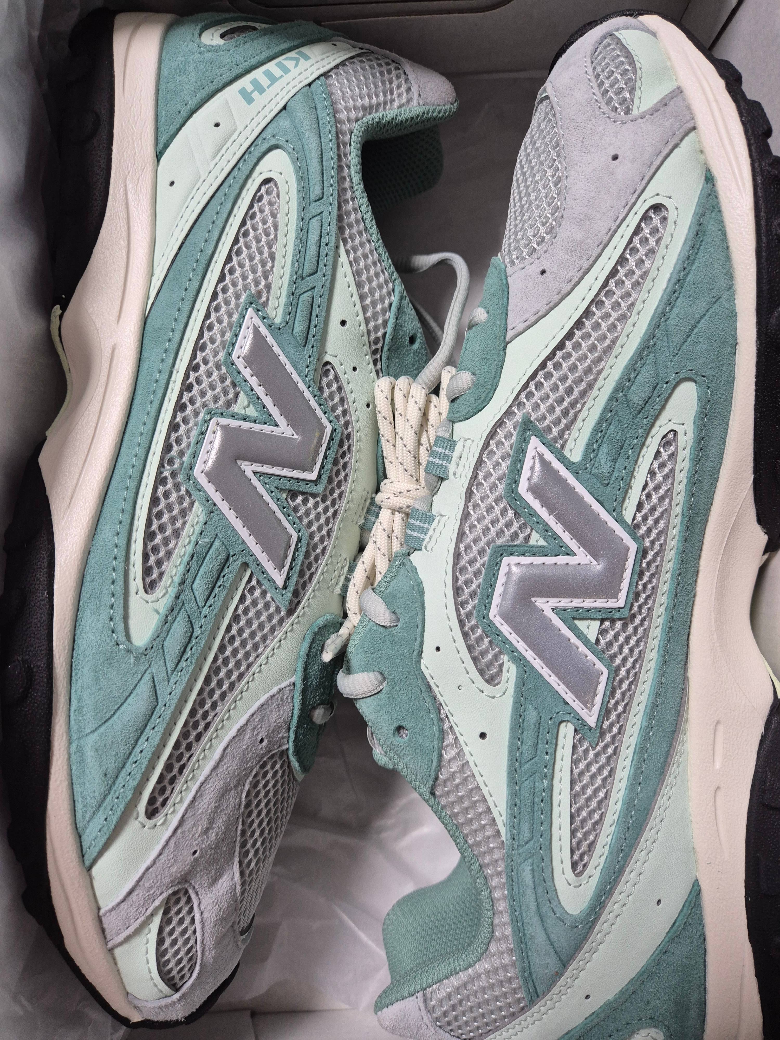 New Balance x Kith 204L Green Silver Grey 착용 스타일 - 1