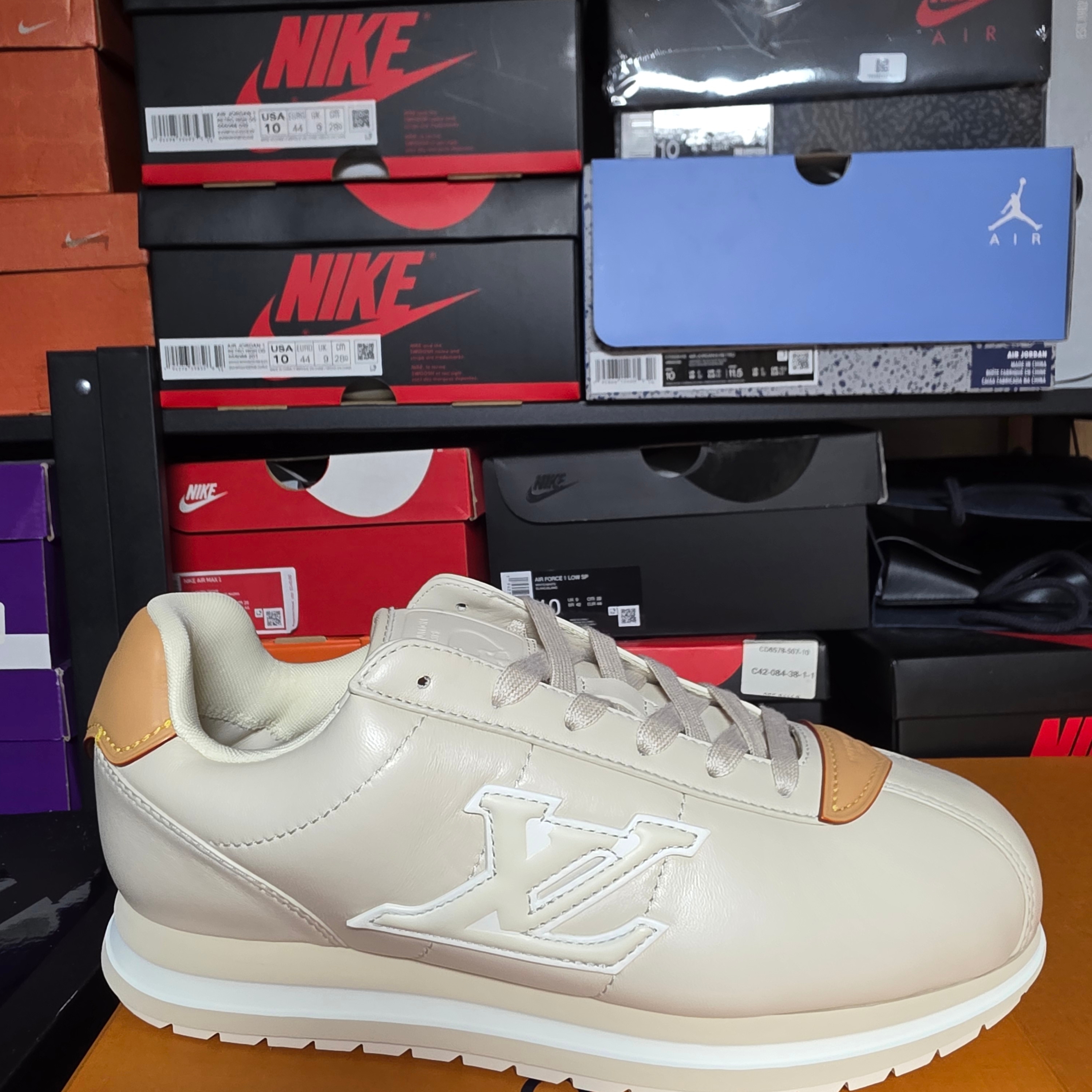 Louis Vuitton LV Buttersoft Sneakers Macassar, Louis Vuitton LV Buttersoft Sneakers Beige 착용 스타일 - 4