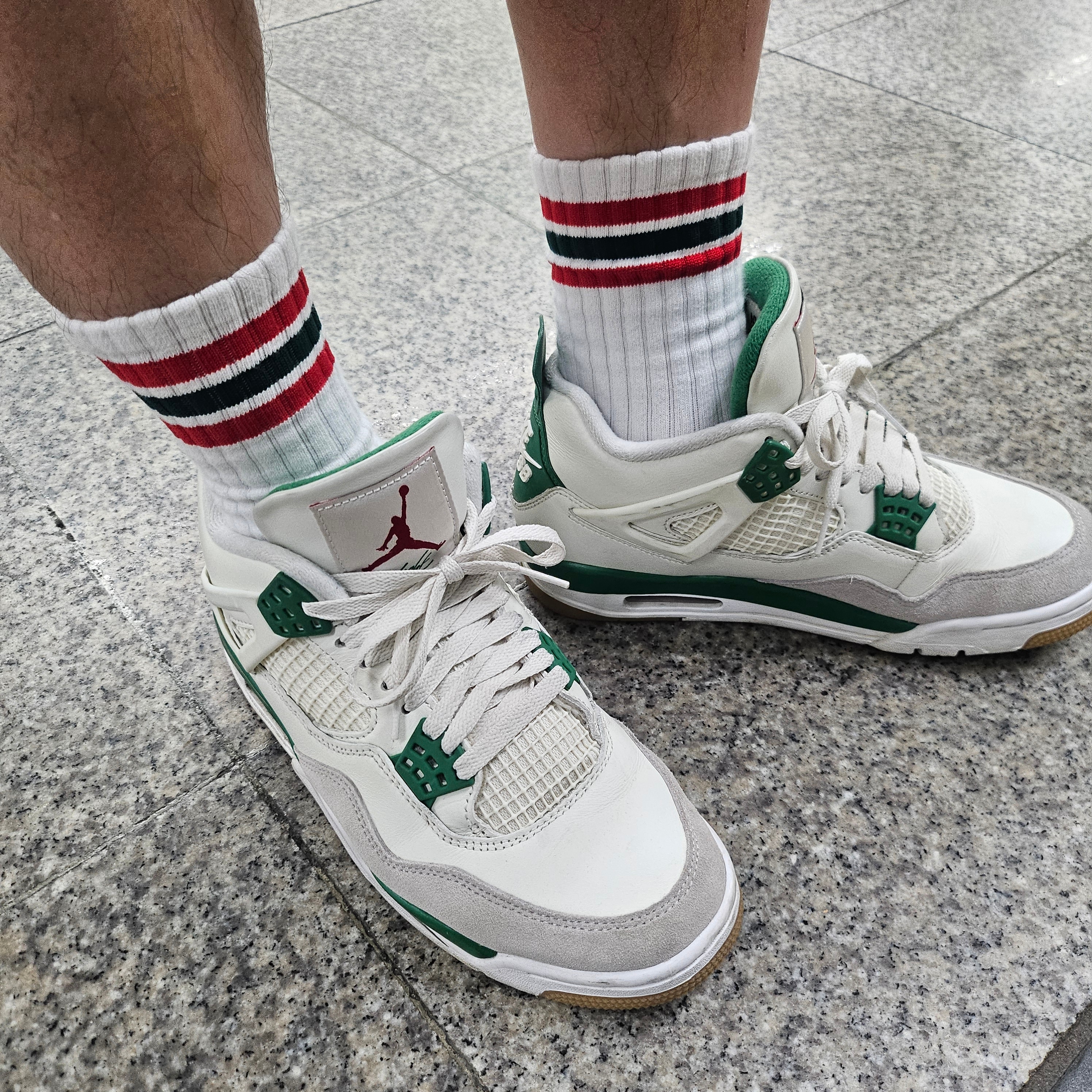 Jordan 4 x Nike SB Retro SP Pine Green 착용 스타일