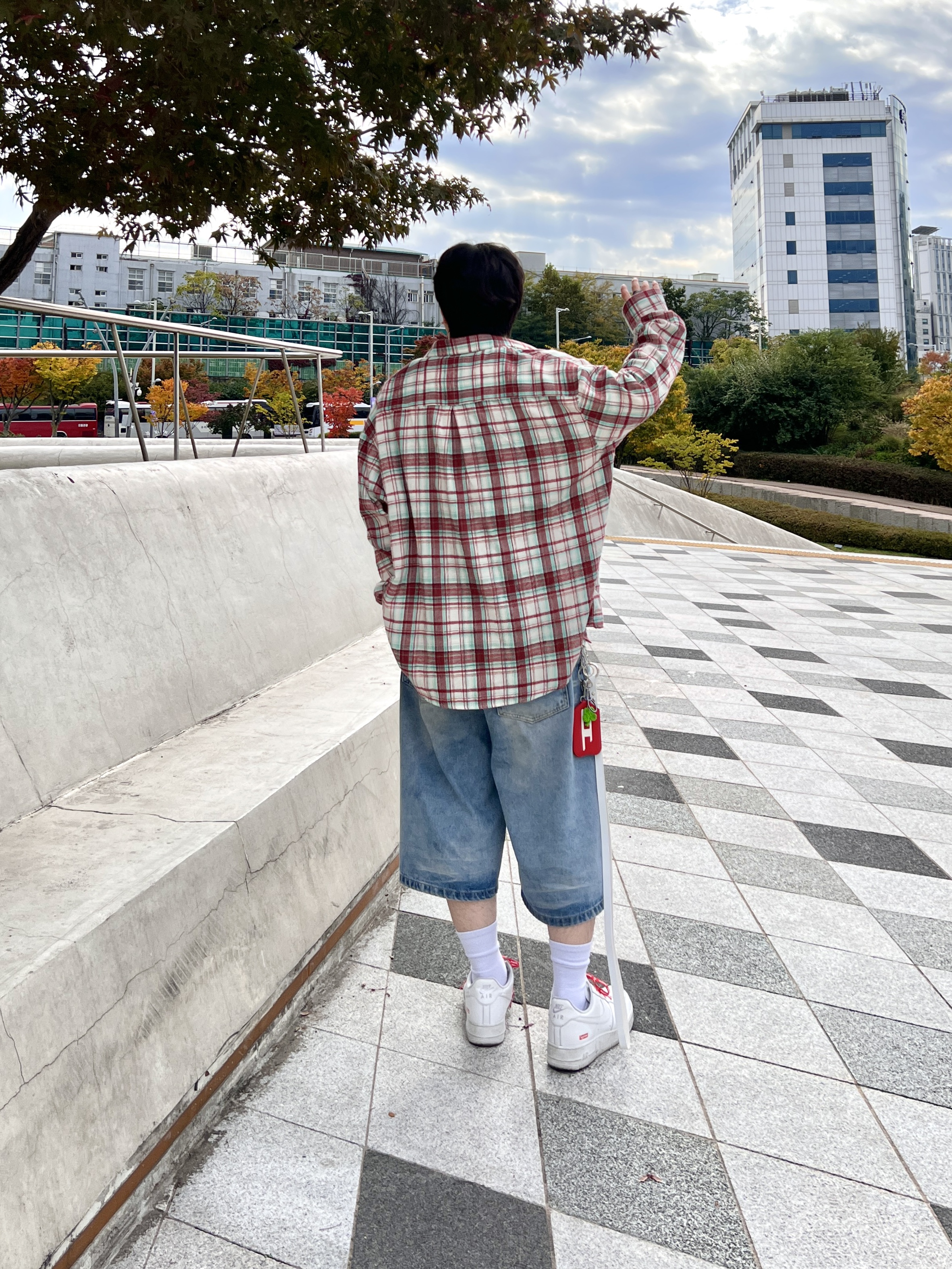 Nike x Supreme Air Force 1 Low White 착용 스타일 - 4