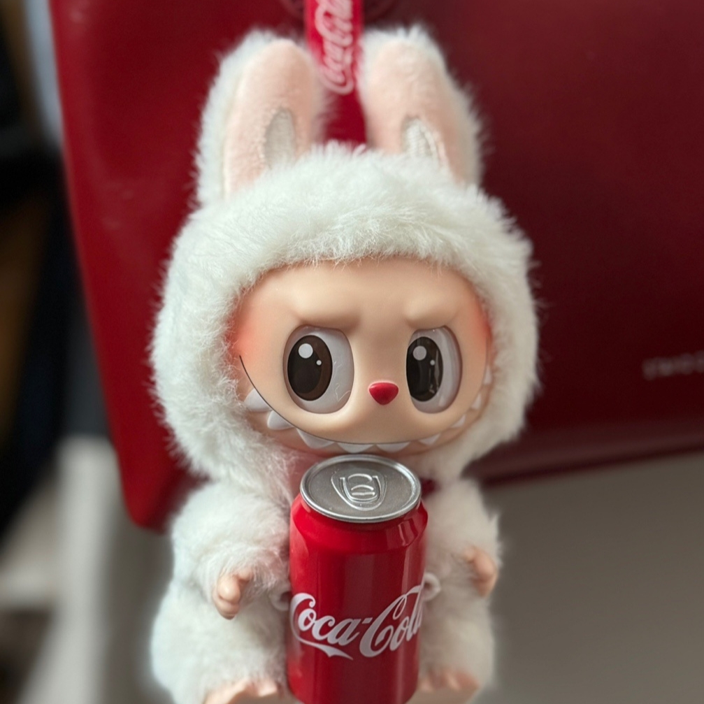 Pop Mart Labubu Coca Cola Series Happy Factor Keyring (Opened Case) 착용 스타일