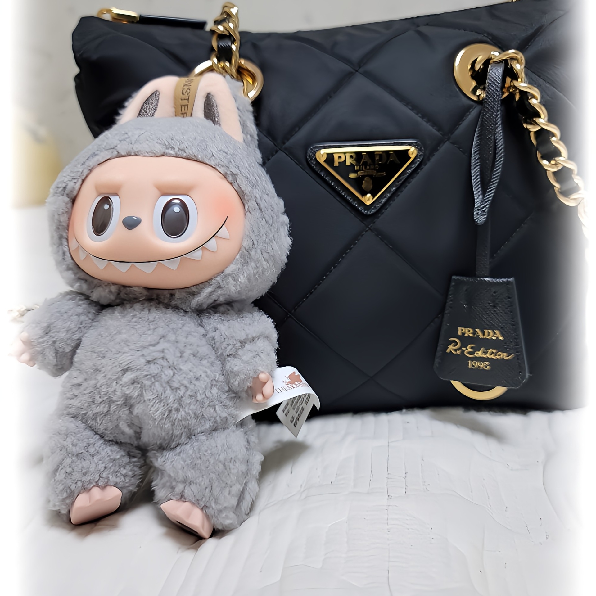 Pop Mart Labubu The Monsters Labubu Tasty Macarons Series Sesame Bean Keyring (Opened Case) 착용 스타일