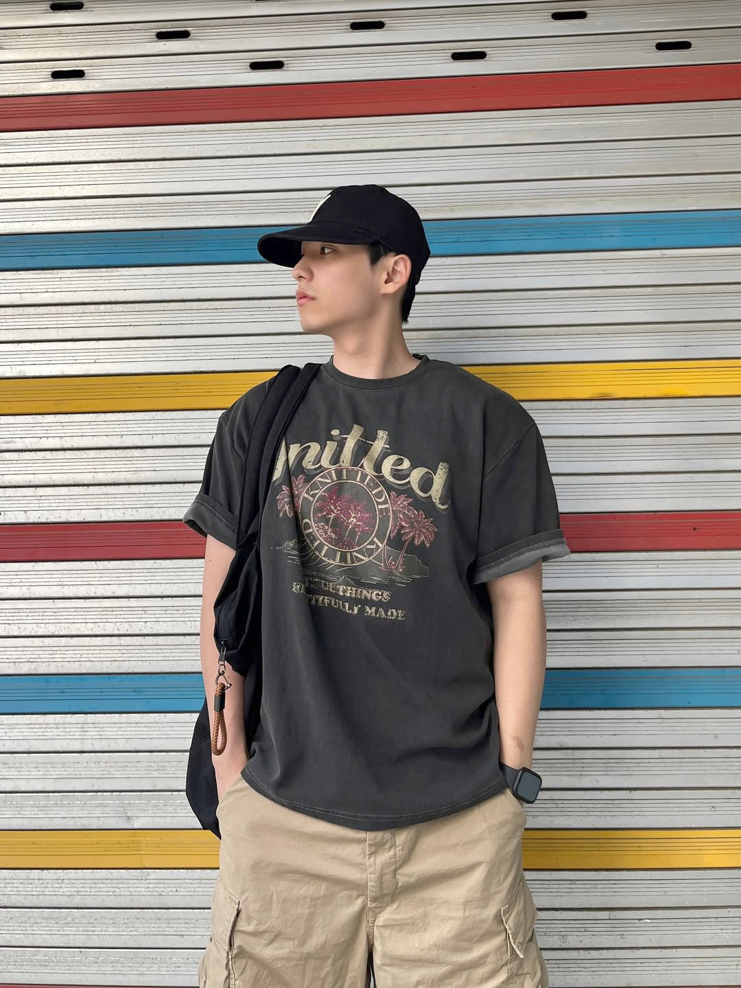 Knitted Pigment Palm Tree Graphic T-Shirt Charcoal 착용 스타일