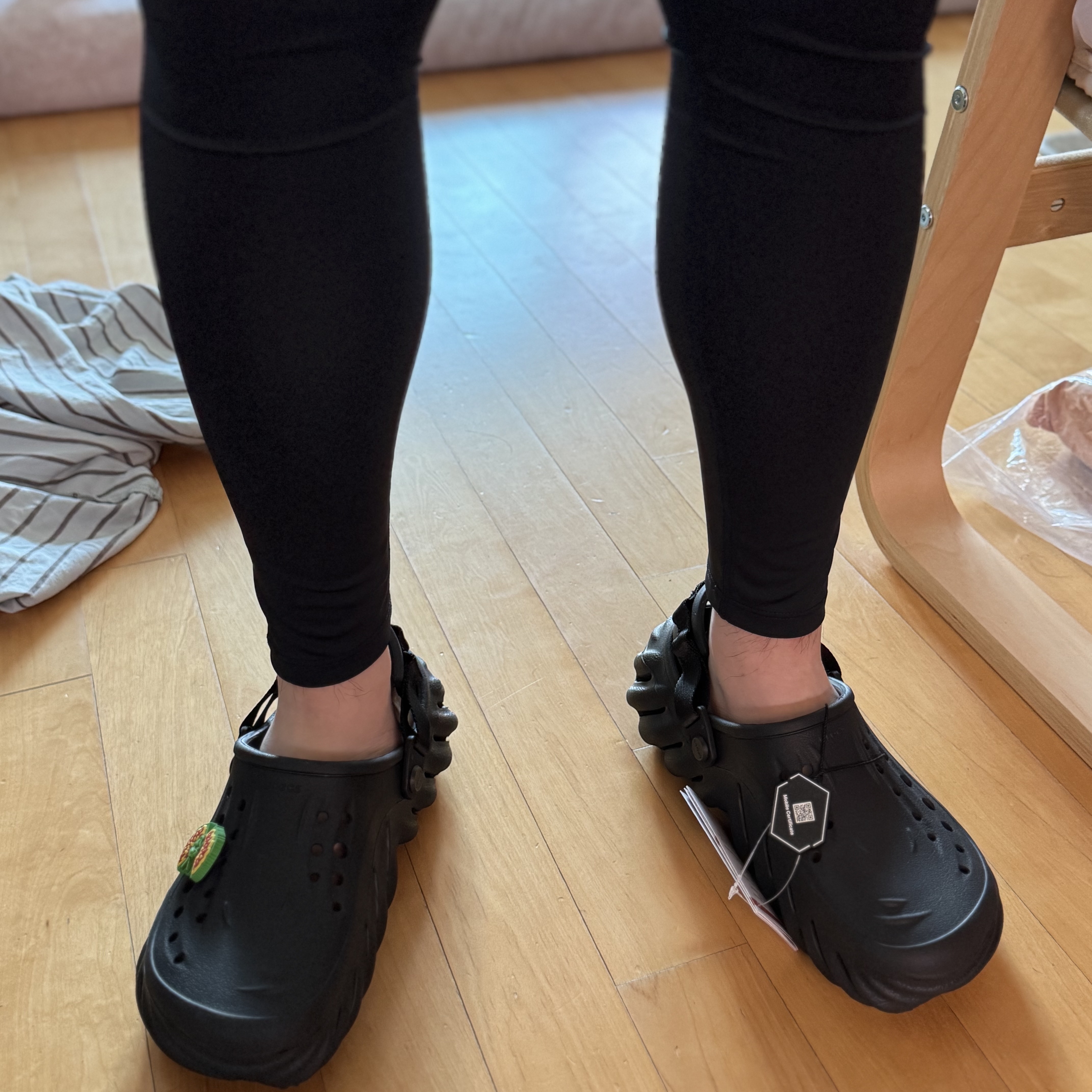 Crocs Echo Clog Black 착용 스타일 - 1