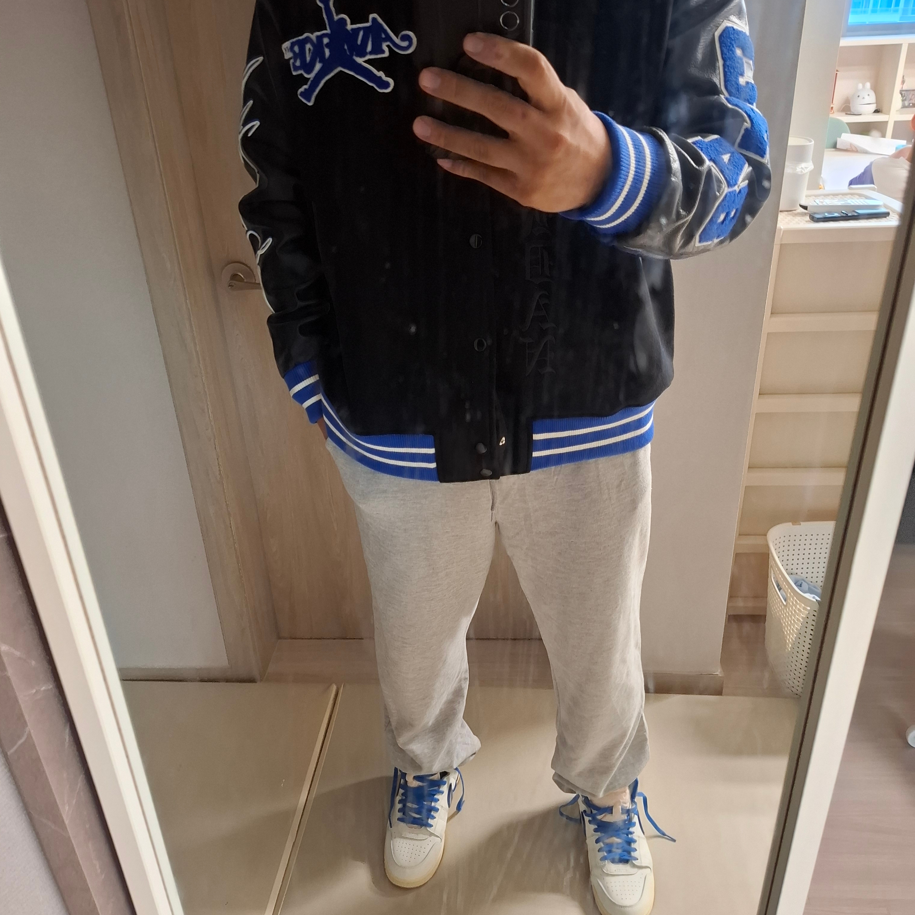 Jordan x Awake NY Varsity Jacket Black (FQ5439-010), Jordan x Awake NY Air Ship PE SP Game Royal 착용 스타일 - 2