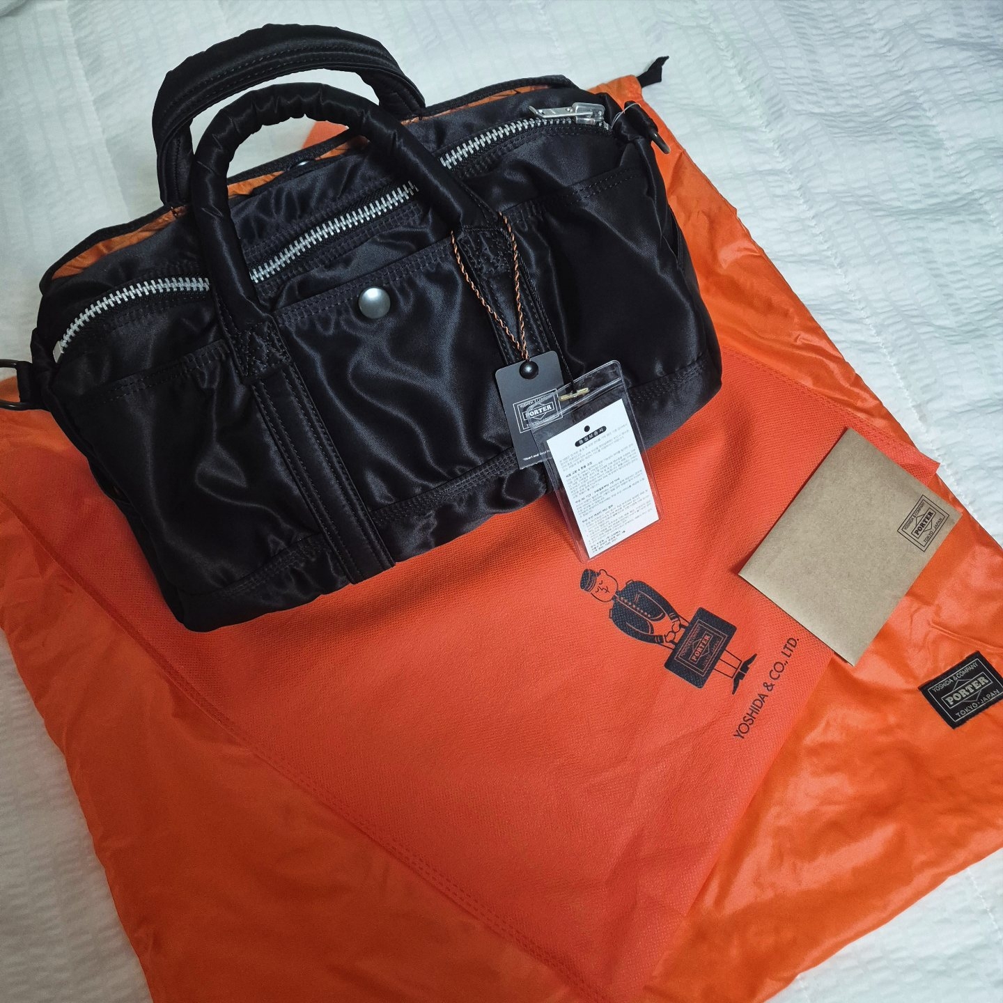 Porter All New Tanker Roll Bag Black, Porter Tanker 2Way Briefcase Black 착용 스타일 - 1
