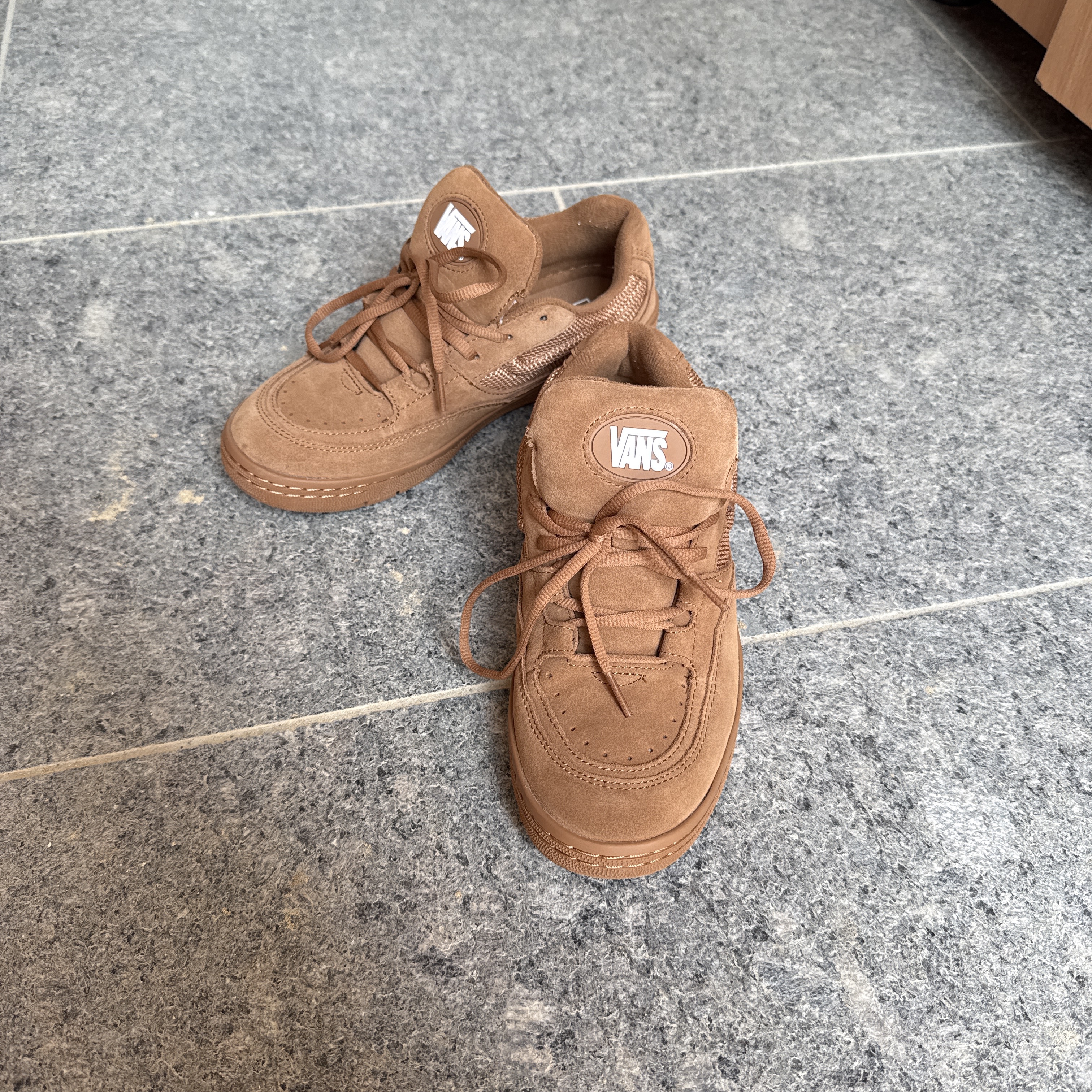 Vans Speed LS Chipmunk 착용 스타일