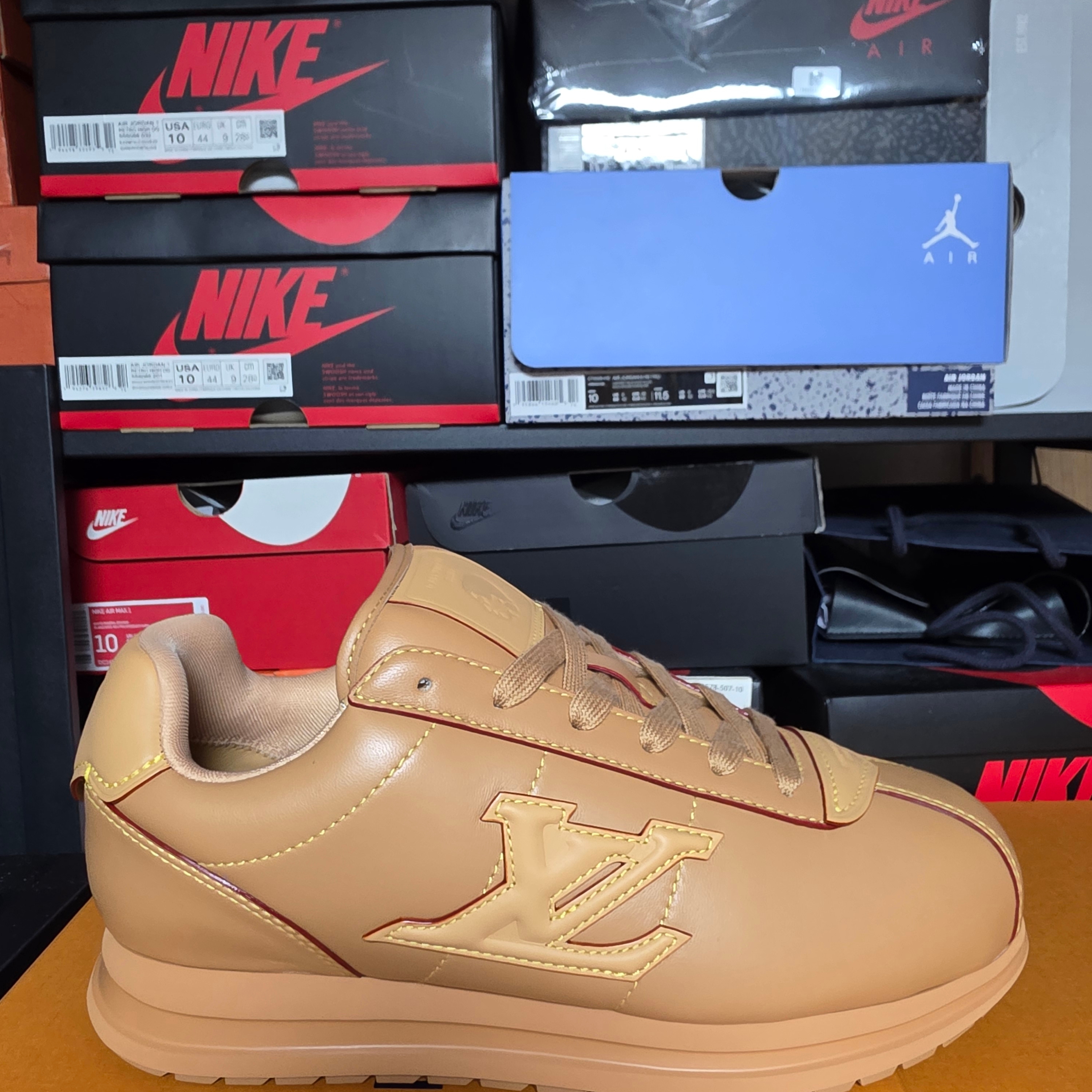 Louis Vuitton LV Buttersoft Sneakers Macassar, Louis Vuitton LV Buttersoft Sneakers Beige 착용 스타일 - 3