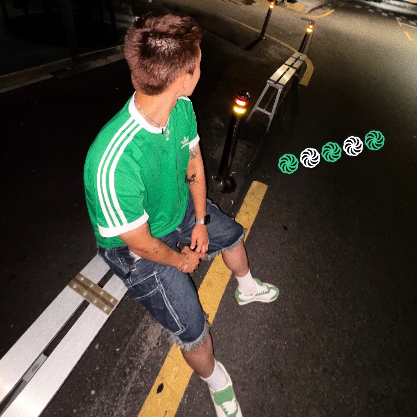 Adidas Adicolor Classic 3-Stripes T-Shirt Green - KR Sizing, Chrome Hearts Silichrome CH Cross Pendant Black 2022/2023/2025 착용 스타일 - 1