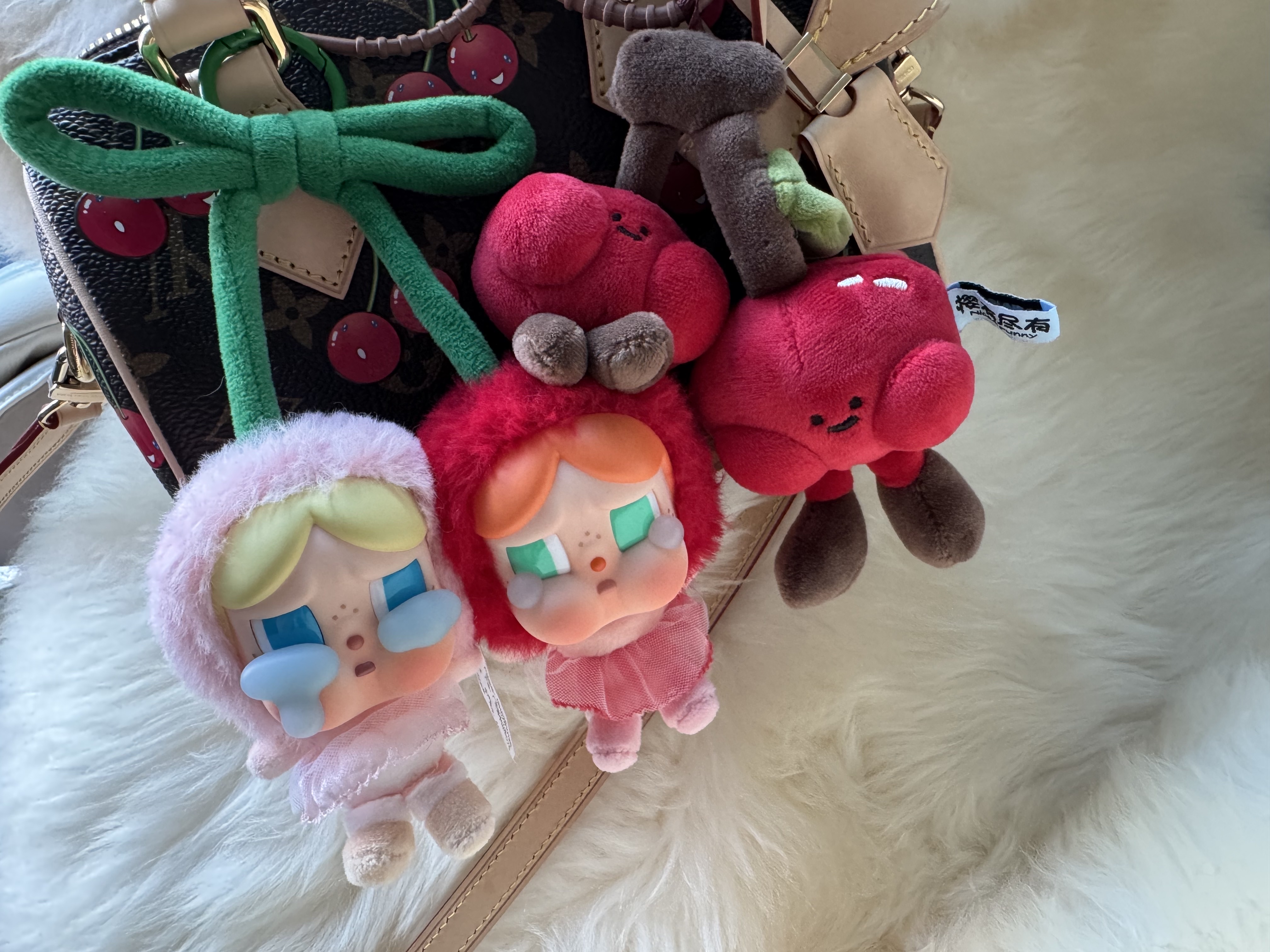 Pop Mart Crybaby Crying For Love Series Vinyl Plush 착용 스타일 - 3