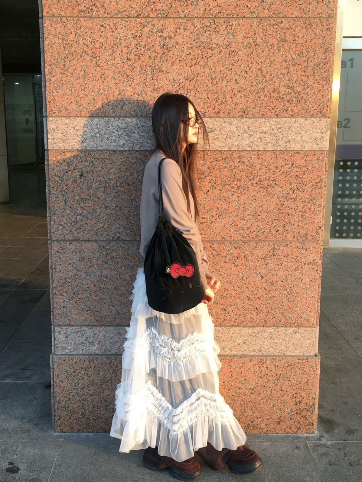 Joseph&Stacey Haze String Backpack Hello Kitty Black 착용 스타일 - 3