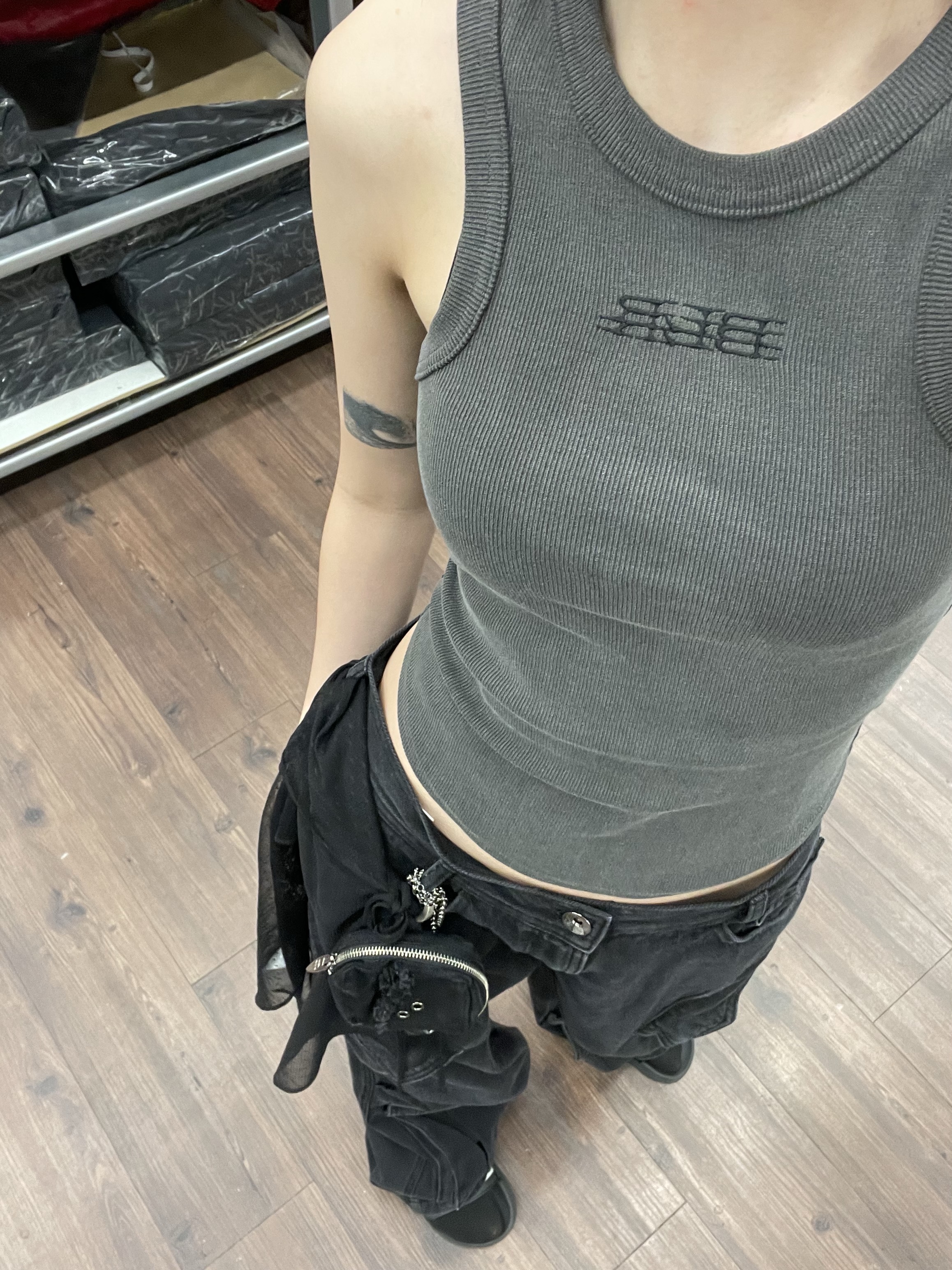 BLR Double BLR Logo Sleeveless Grey, BLR Asymmetrical Frill Strap Layered Skirt Black 착용 스타일 - 1