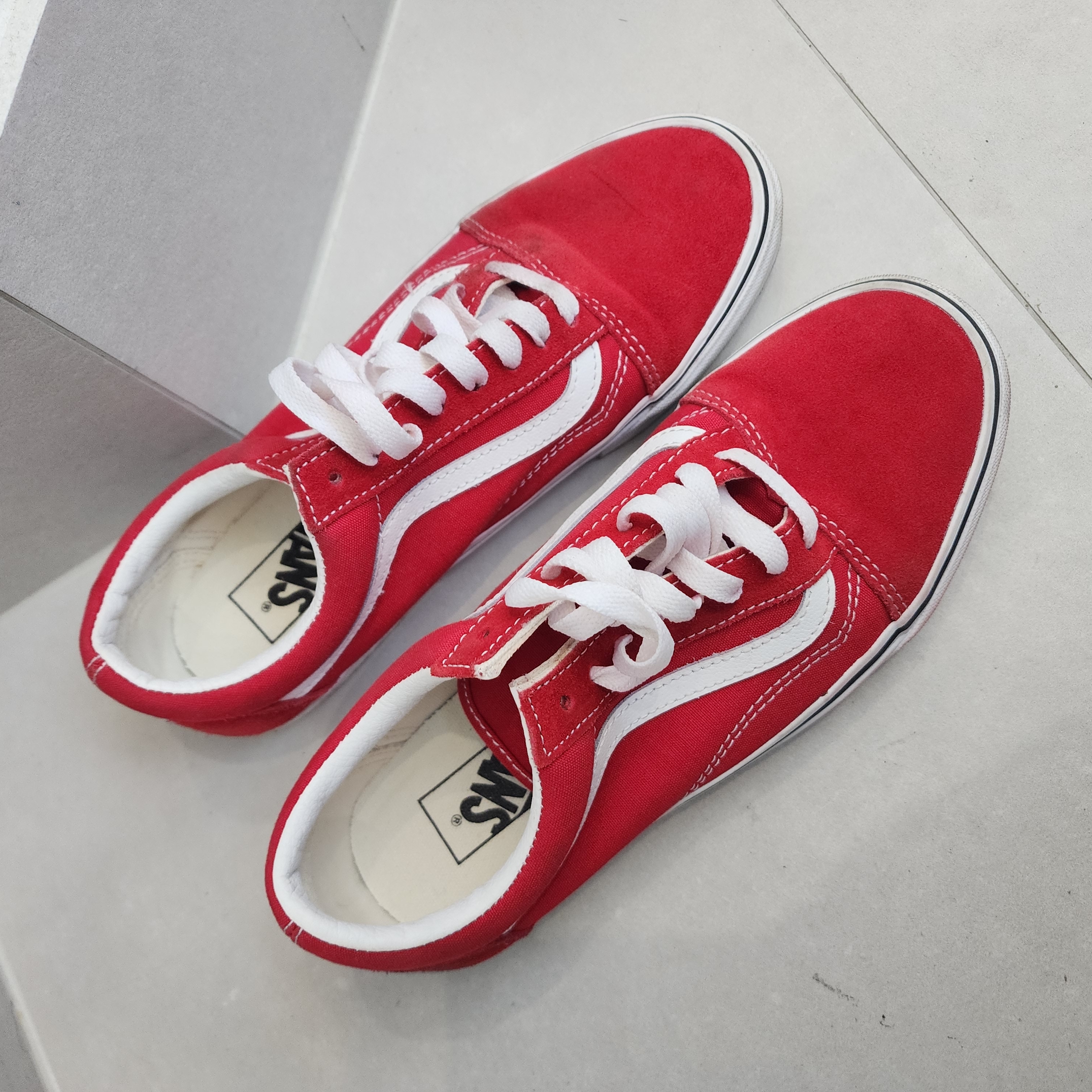 Vans Old Skool Racing Red 착용 스타일
