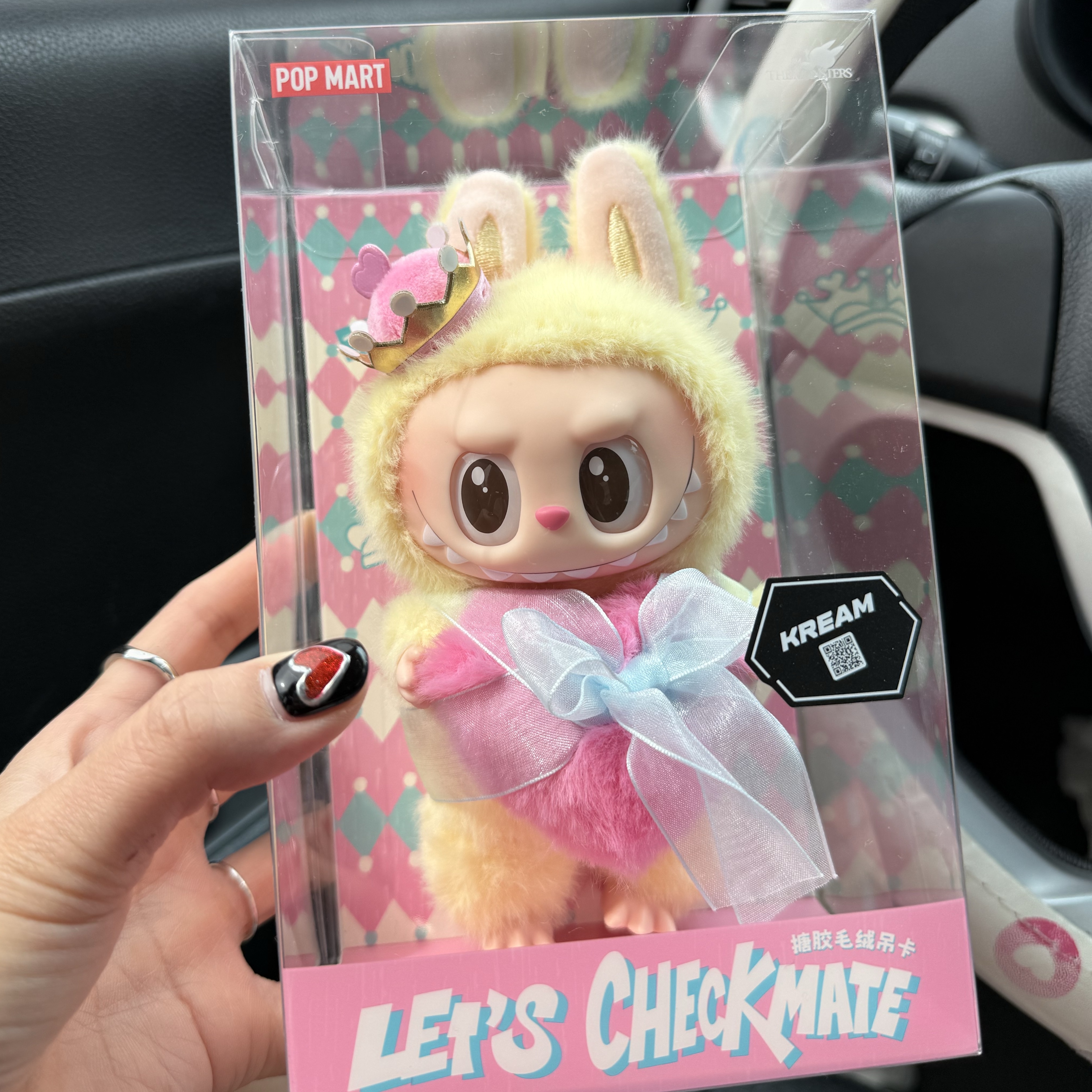Pop Mart The Monsters Checkmate Series Plush Keyring 착용 스타일