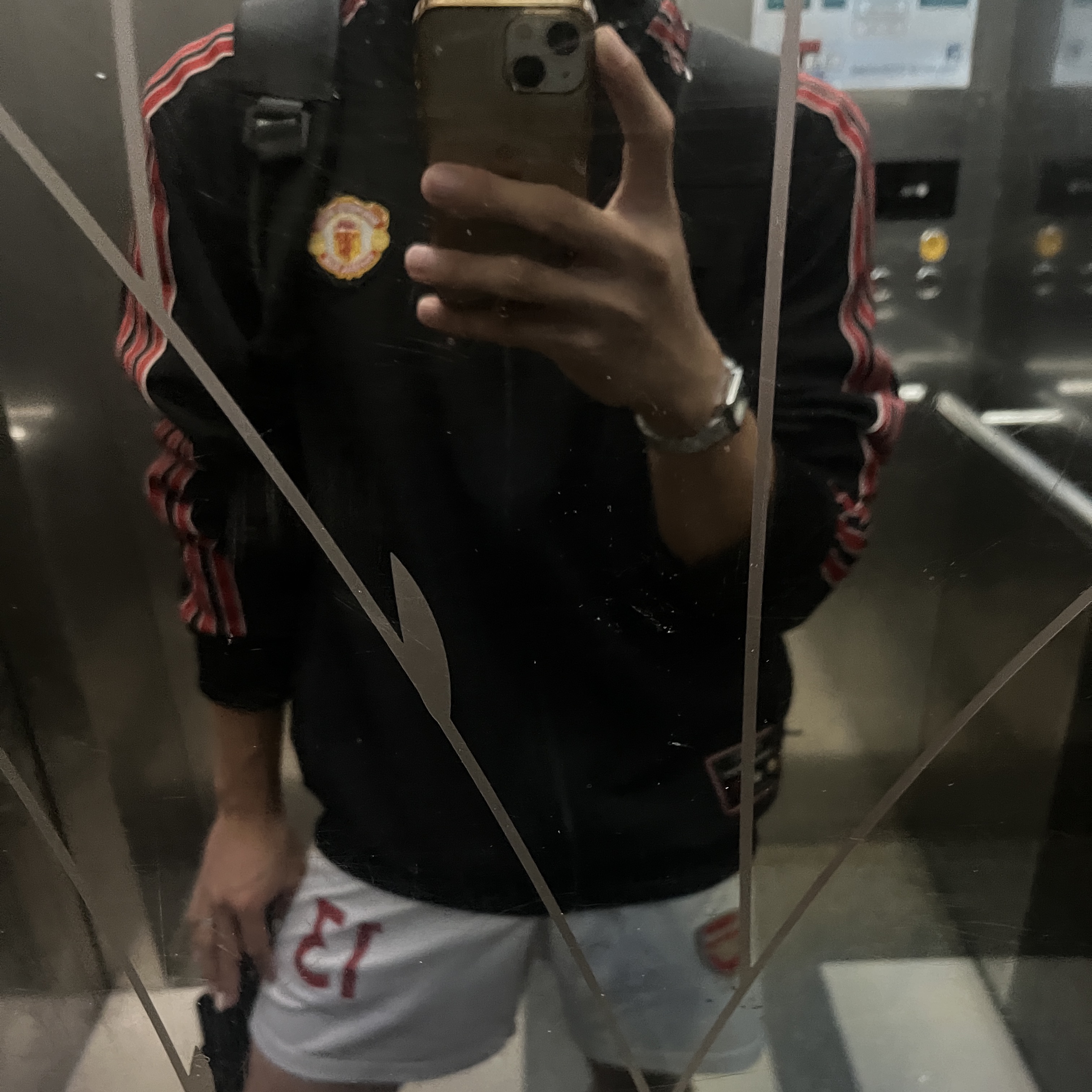 Adidas Manchester United Terrace Icon Track Top Black - KR Sizing, Casio LTP-V007D-7B 착용 스타일 - 1