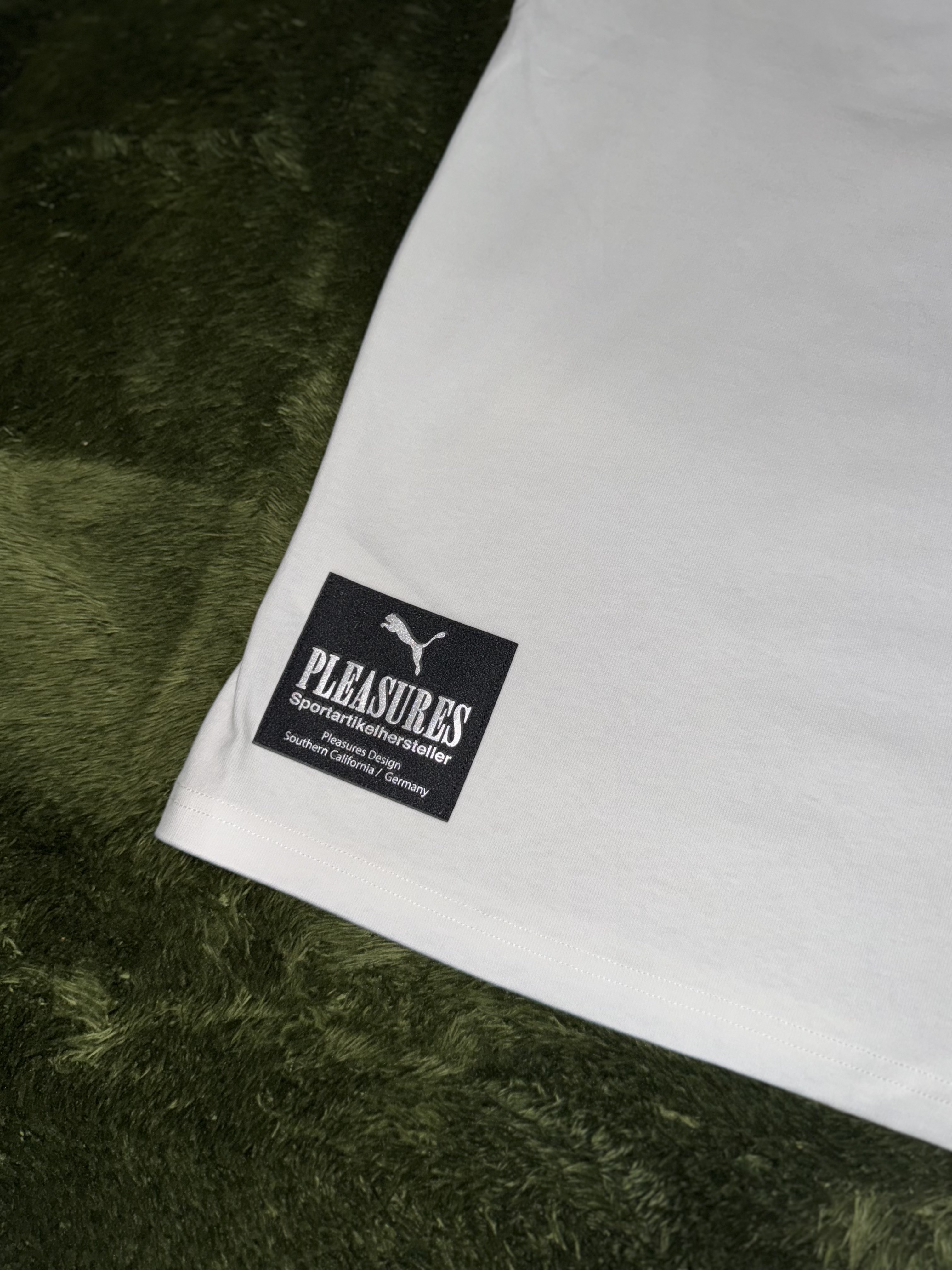 Puma x Pleasures Sun Graphic T-shirt White 착용 스타일 - 10