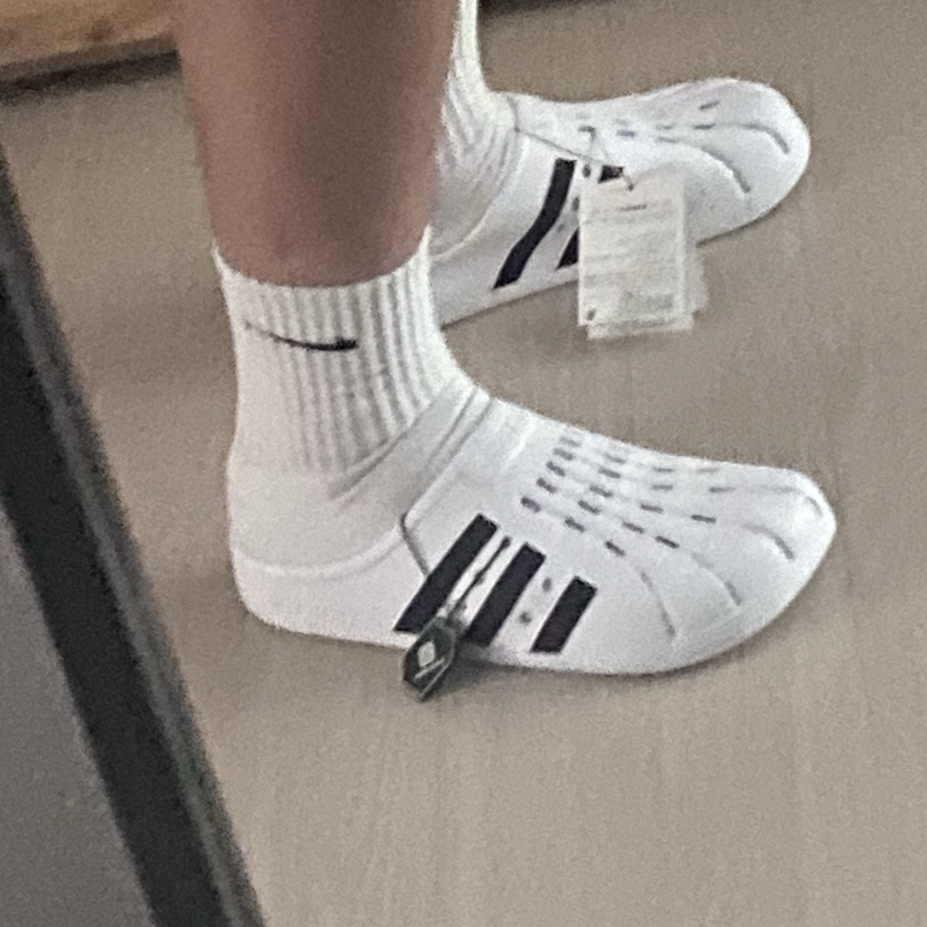 Adidas Adilette Clog White Black 착용 스타일