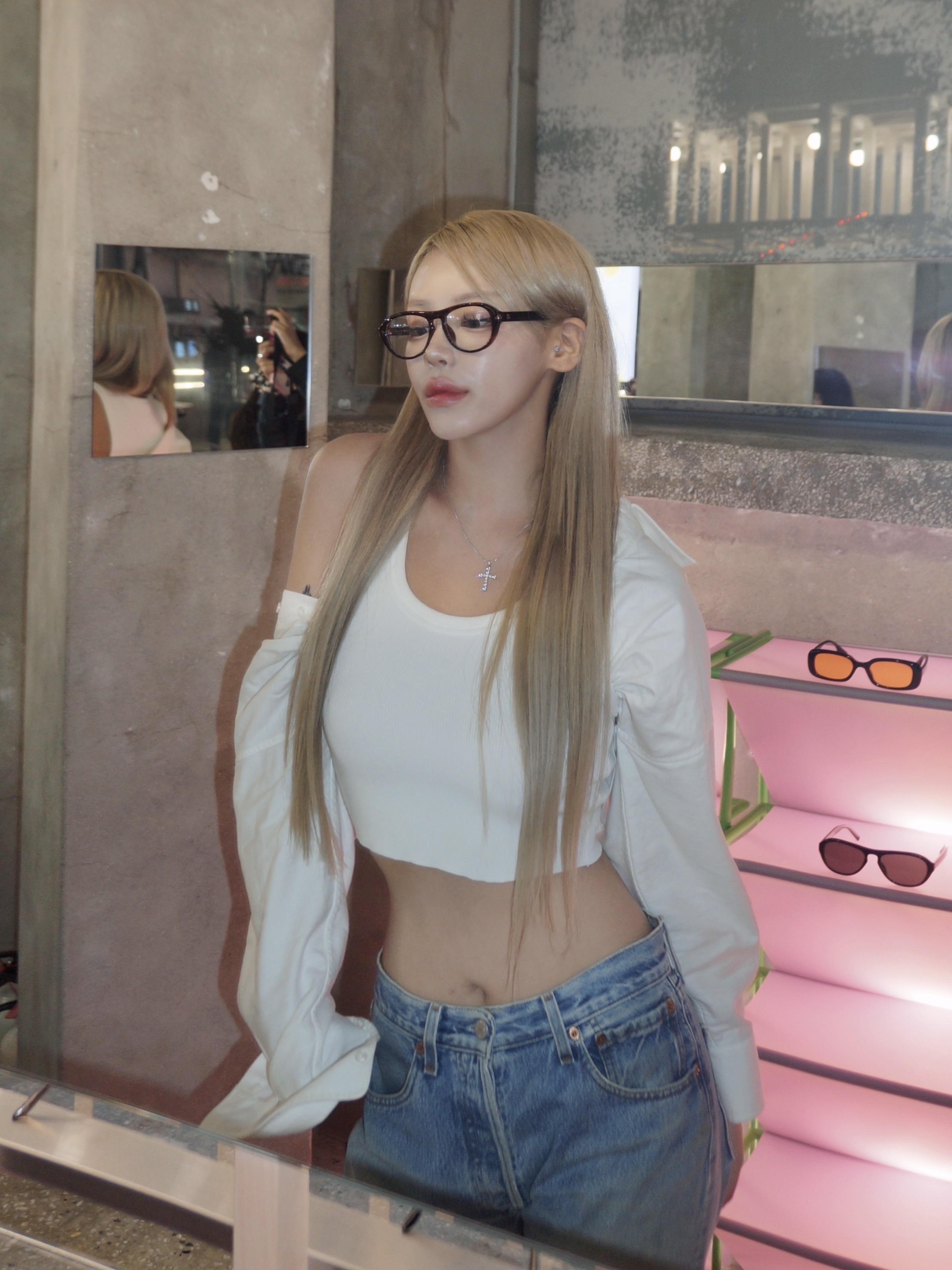 Levi's 501 Original Fit Jean Light Indigo 착용 스타일 - 2