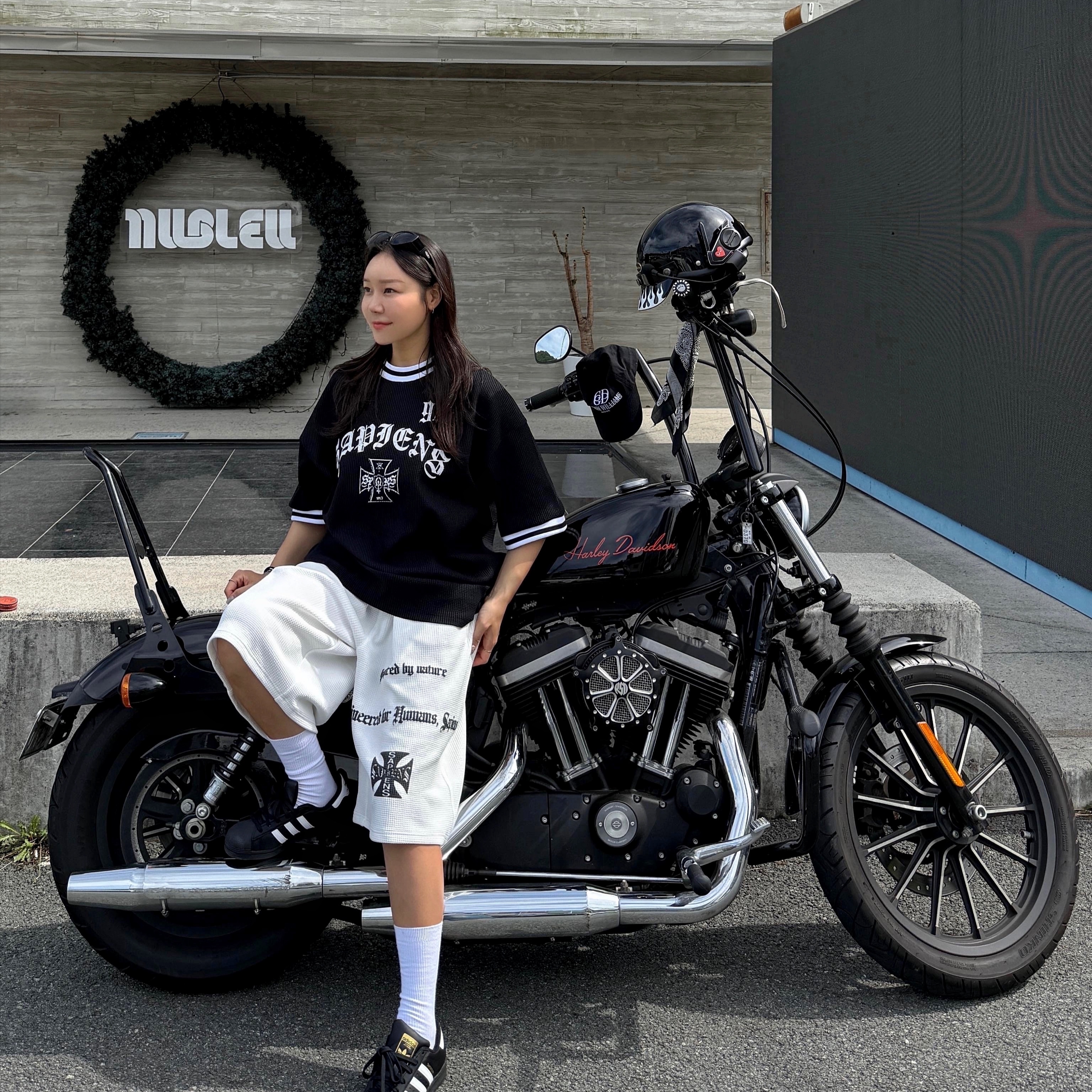 Sapiens Ninety Ringer Over Fit Short Sleeves Black, [KREAM 단독] Sapiens Engineered Waffle Over Fit Shorts White 착용 스타일 - 1