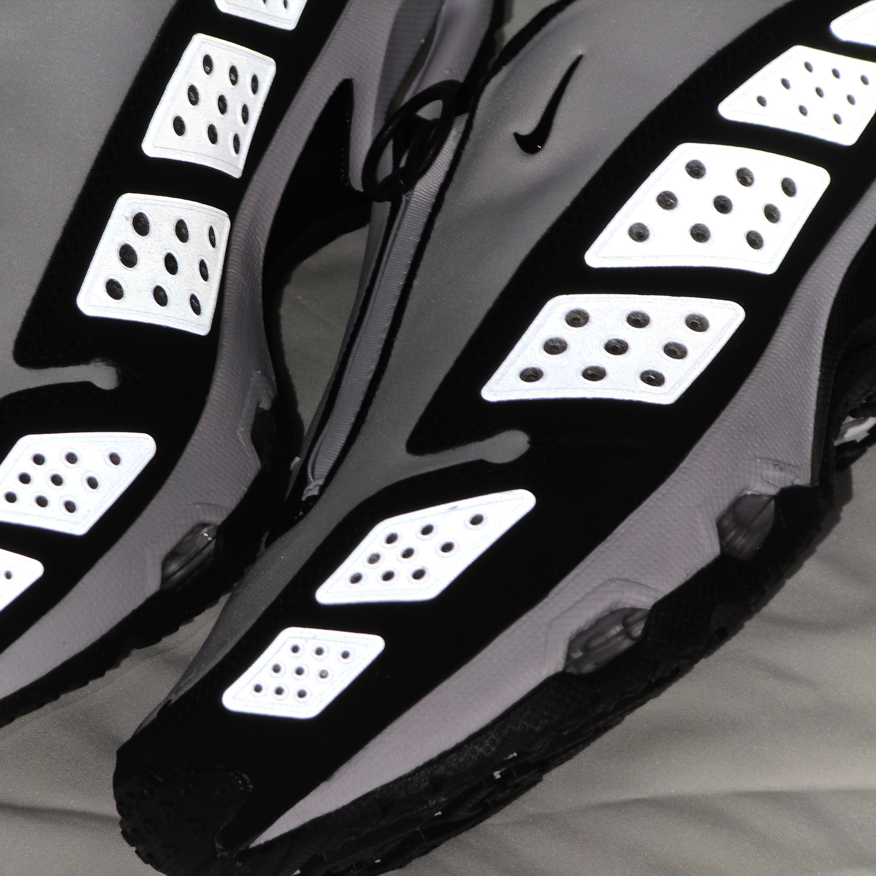 (W) Nike Air Max SNDR White and Black 착용 스타일