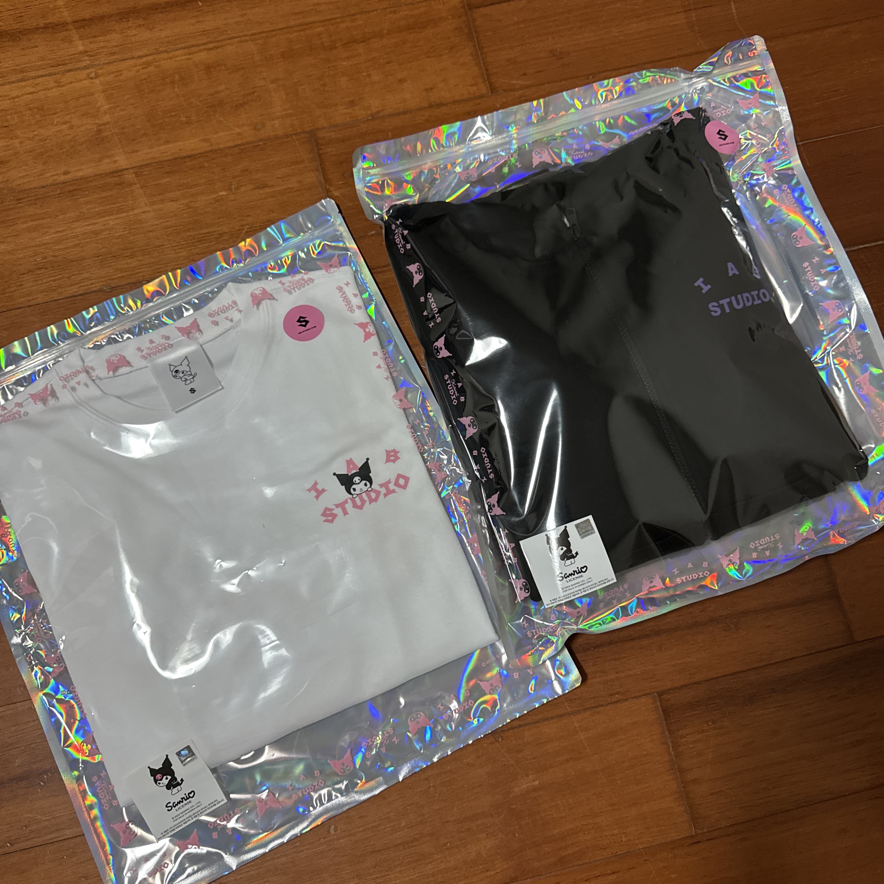 IAB Studio Kuromi Long Sleeve White 착용 스타일 - 1