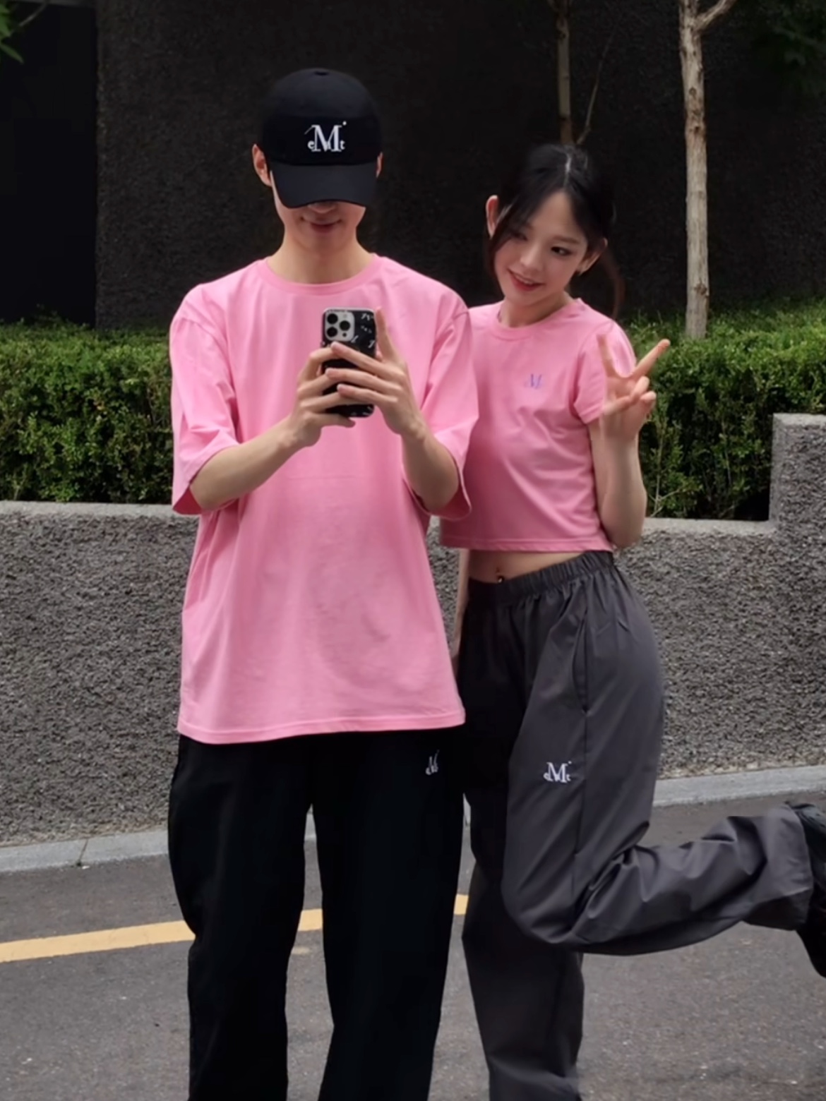 MUCENT Signature Back Logo T Pink, MUCENT Signature Ballcap Black 착용 스타일