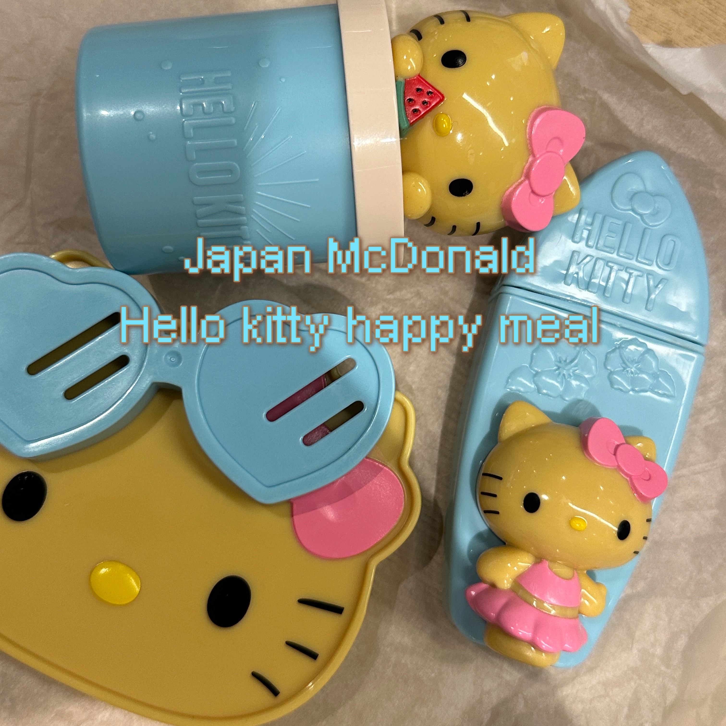 Sanrio x McDonald Sunglass Hello Kitty Mini Tray 착용 스타일