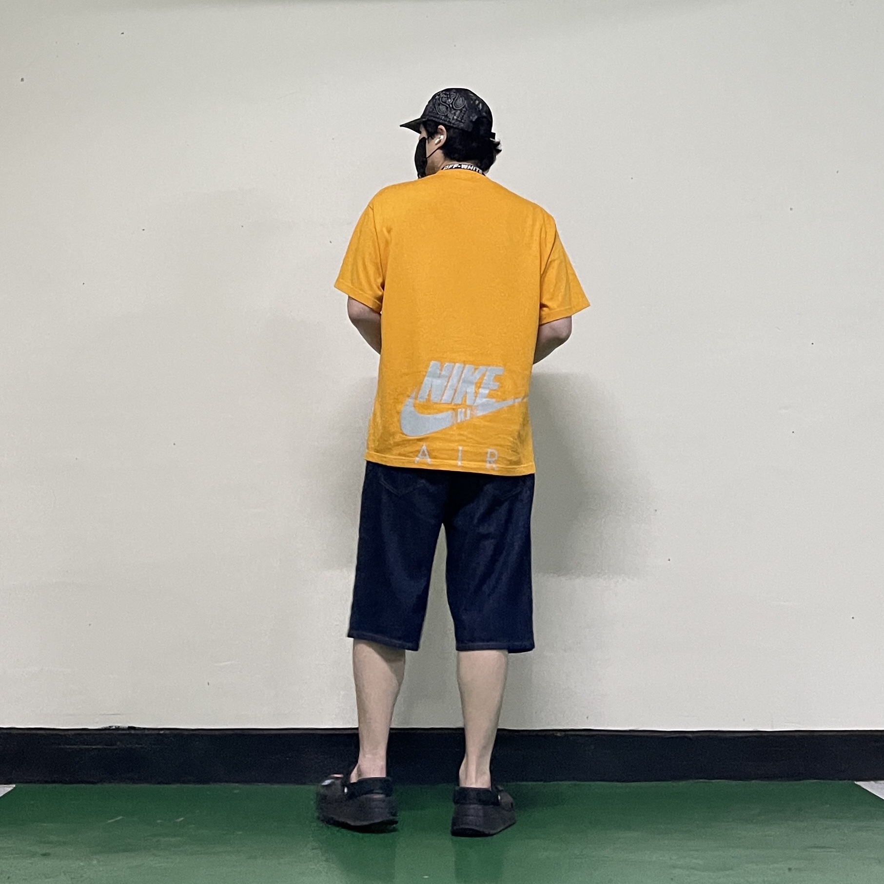 Crocs Classic Hiker Clog Black, Nike x Kim Jones Oversized T-Shirt Circuit Orange - US/EU 착용 스타일 - 2