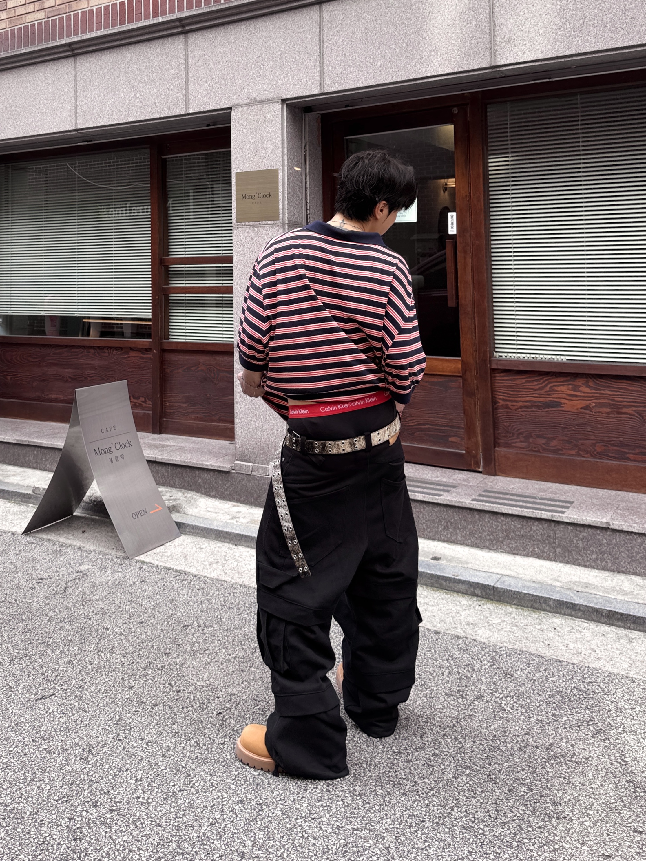 MJD Oversized Stripe Polo, MJD x Kamien Double Hole Belt Oak Brown 착용 스타일 - 1