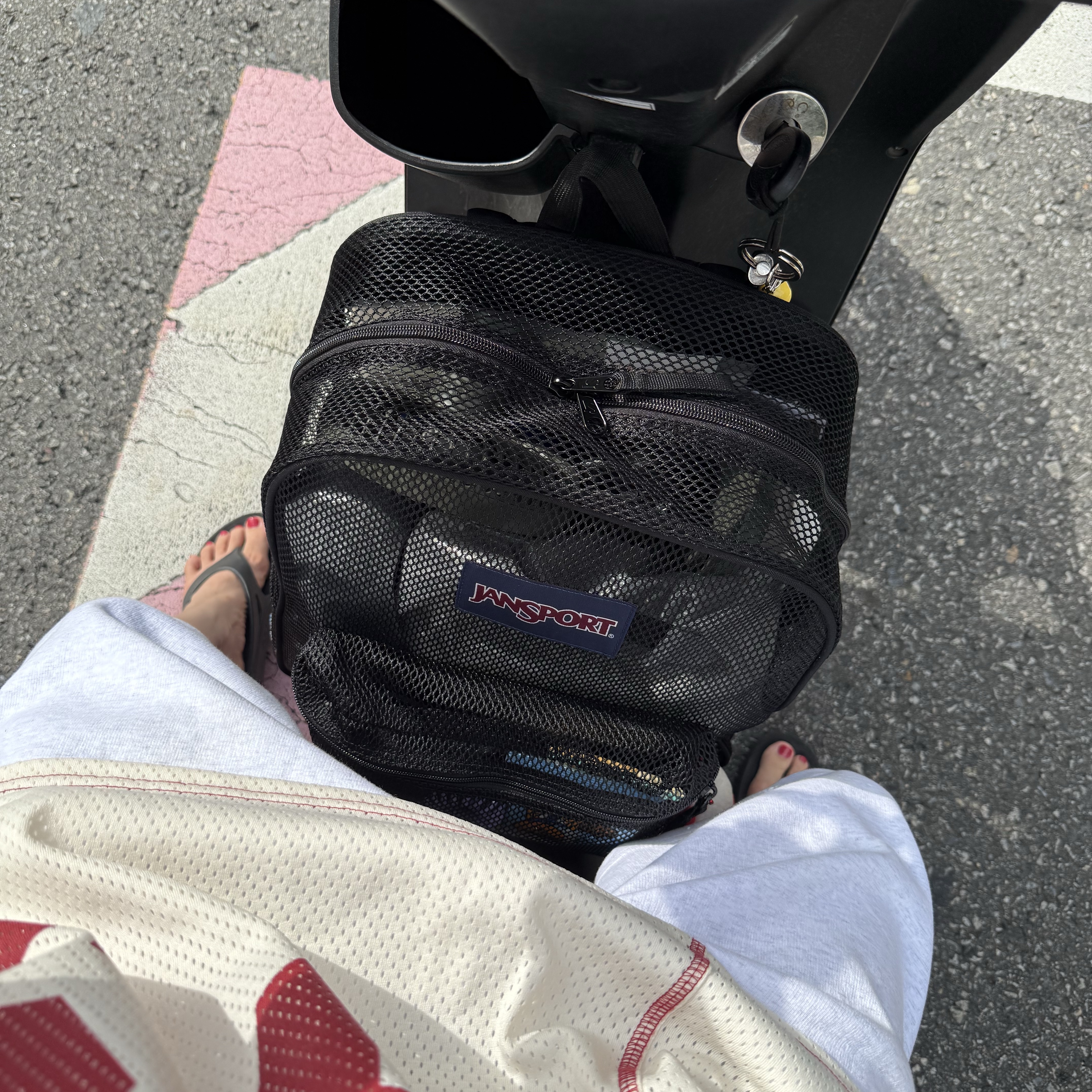 Jansport Mesh Pack Backpack Black, Oofos OOriginal Black 착용 스타일 - 2